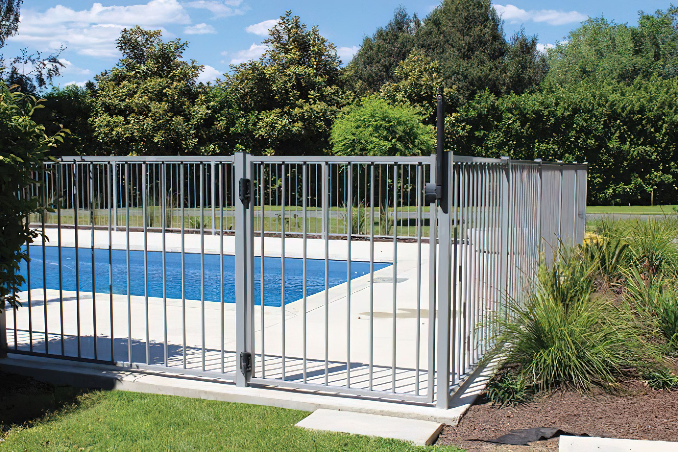 Classic - Tubular Pool Fence