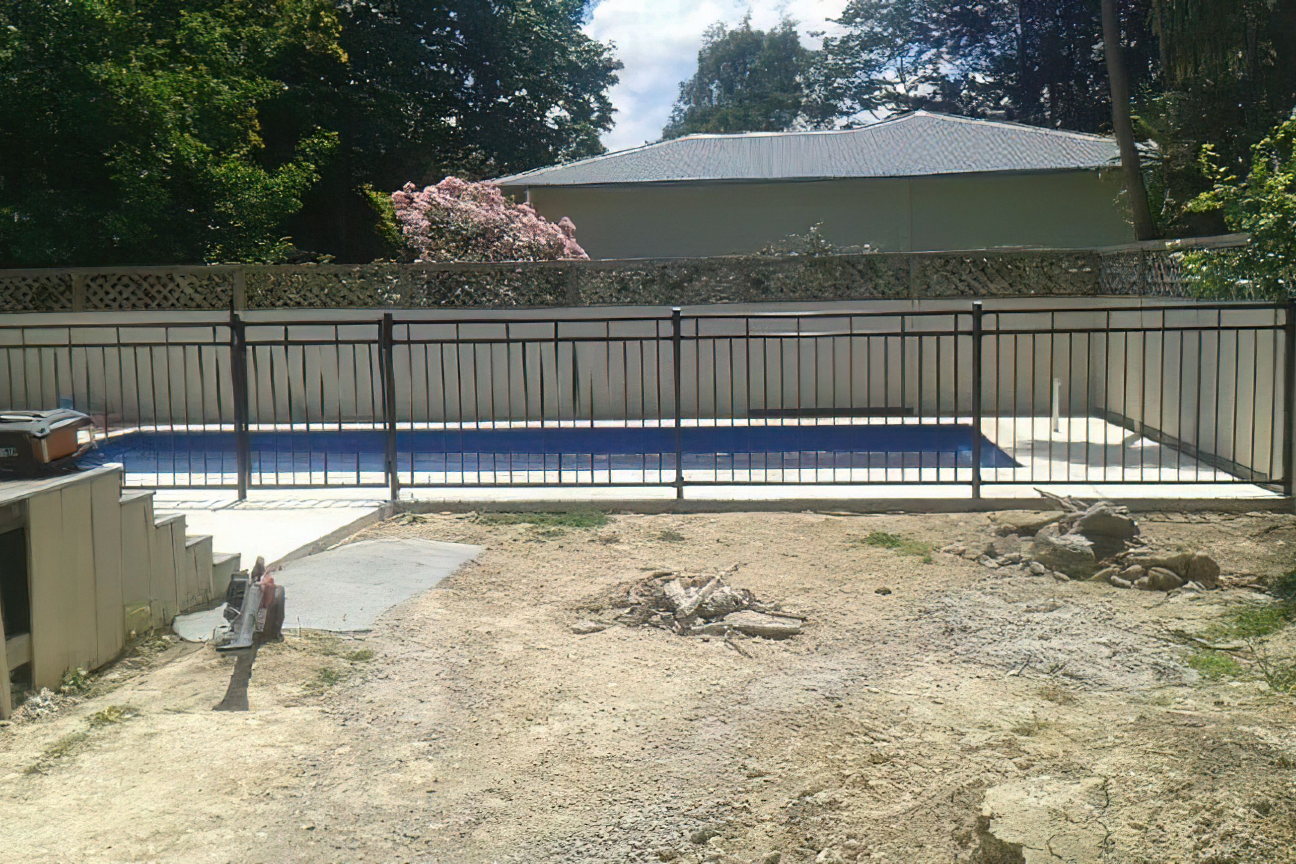 Manor - Tubular Pool Fence