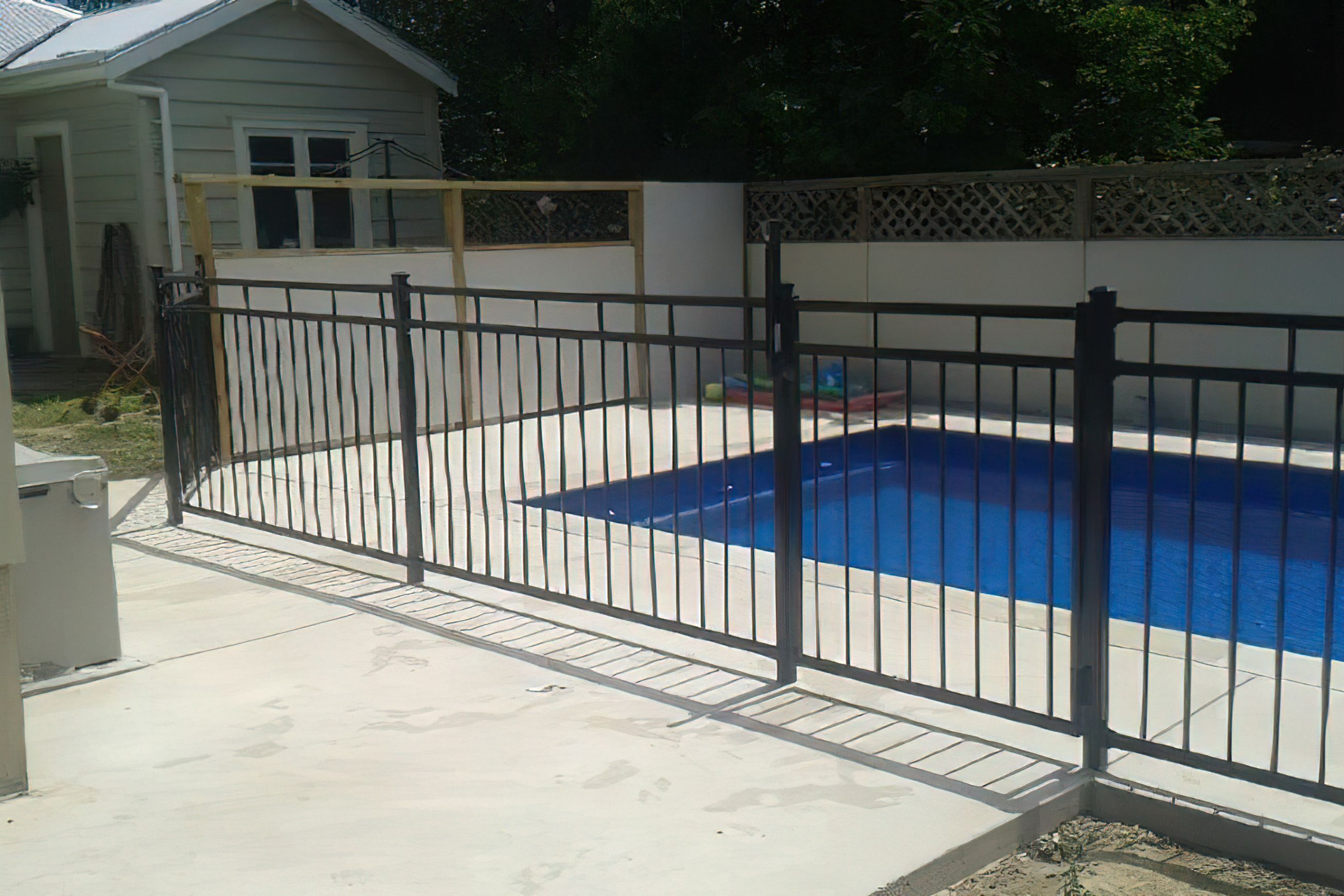 Manor - Tubular Pool Fence