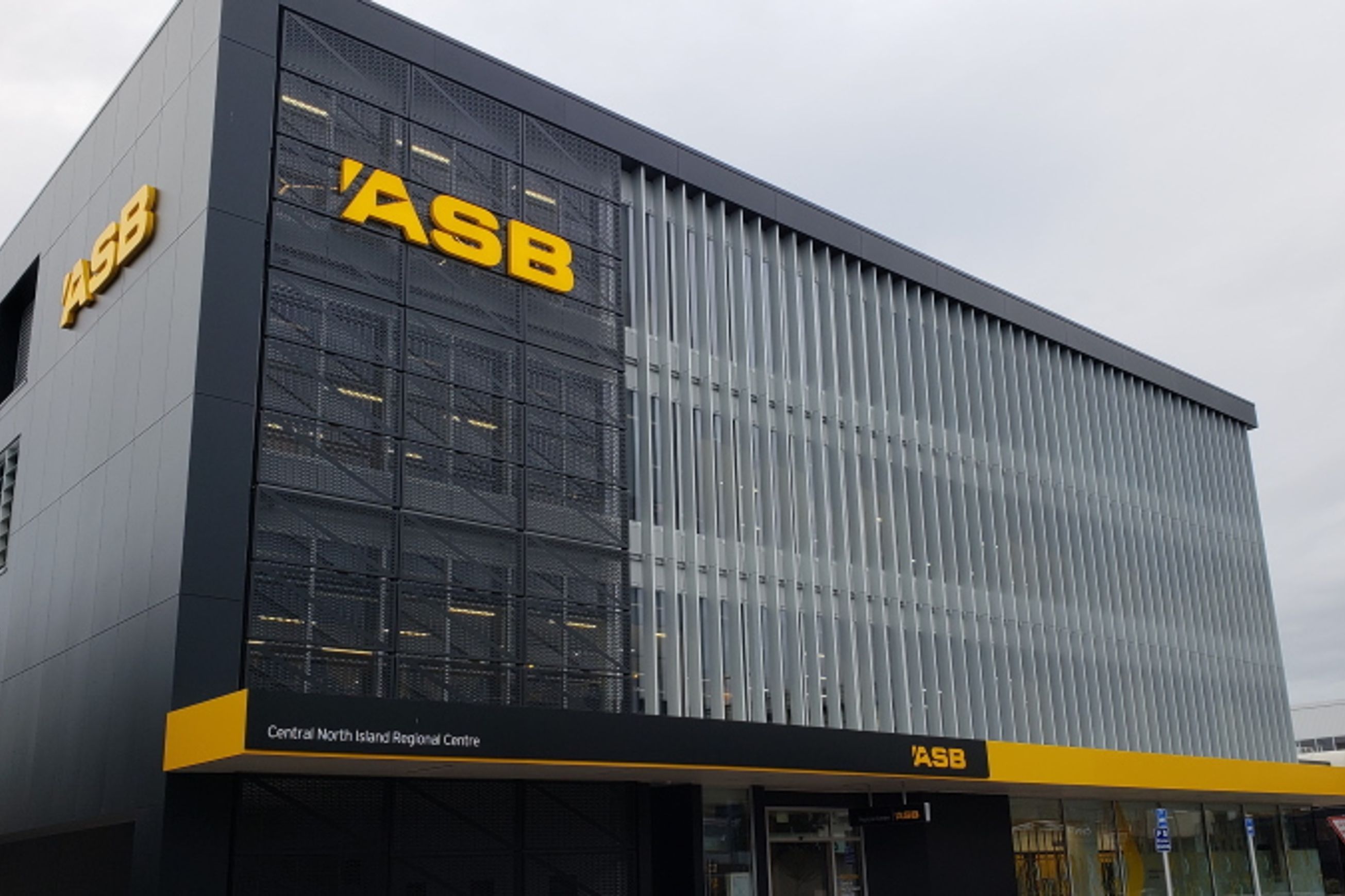 Systea Systems | Exterior Holding Tracks