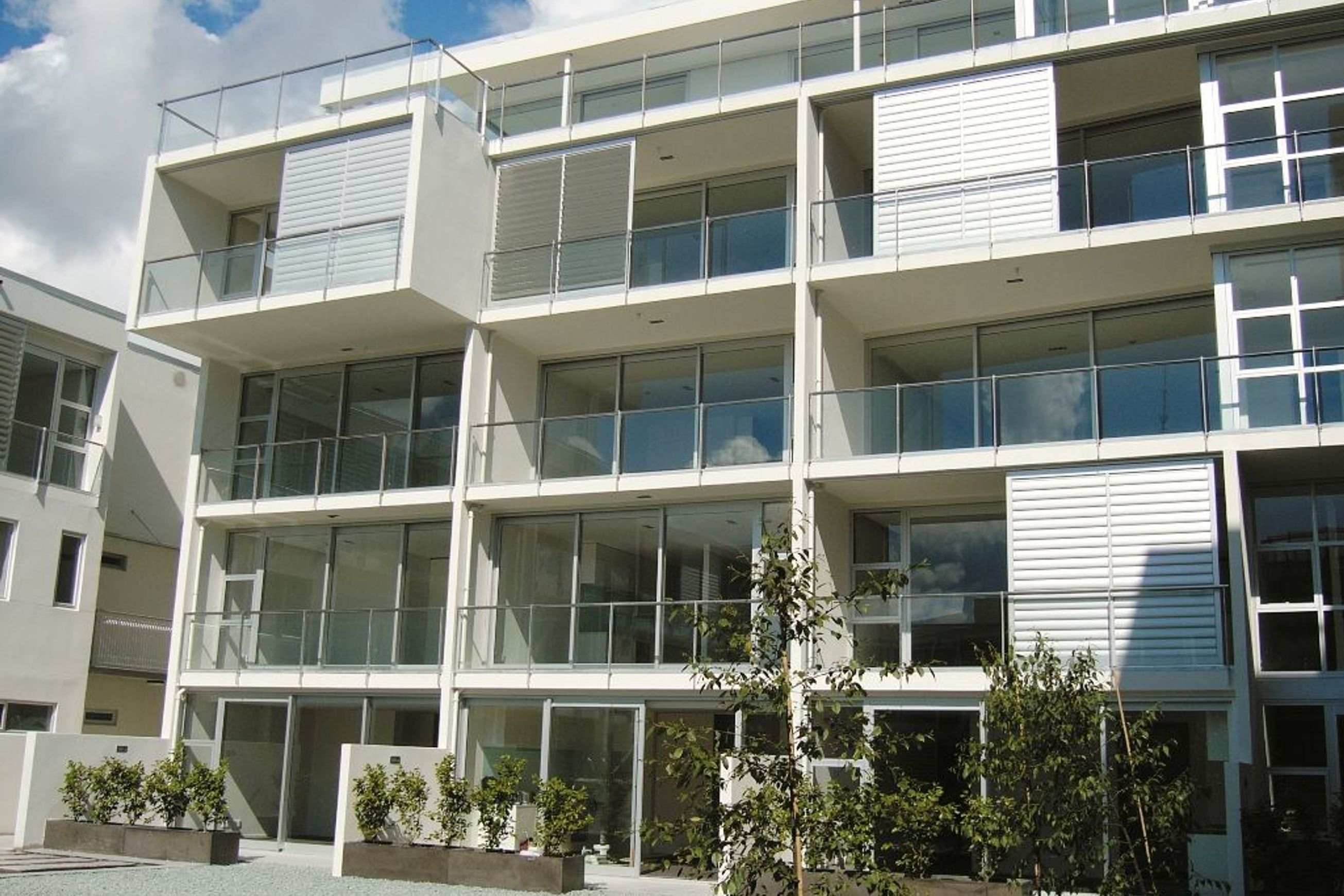 Hand Adjustable Louvre Panels (KISS Pivot System)