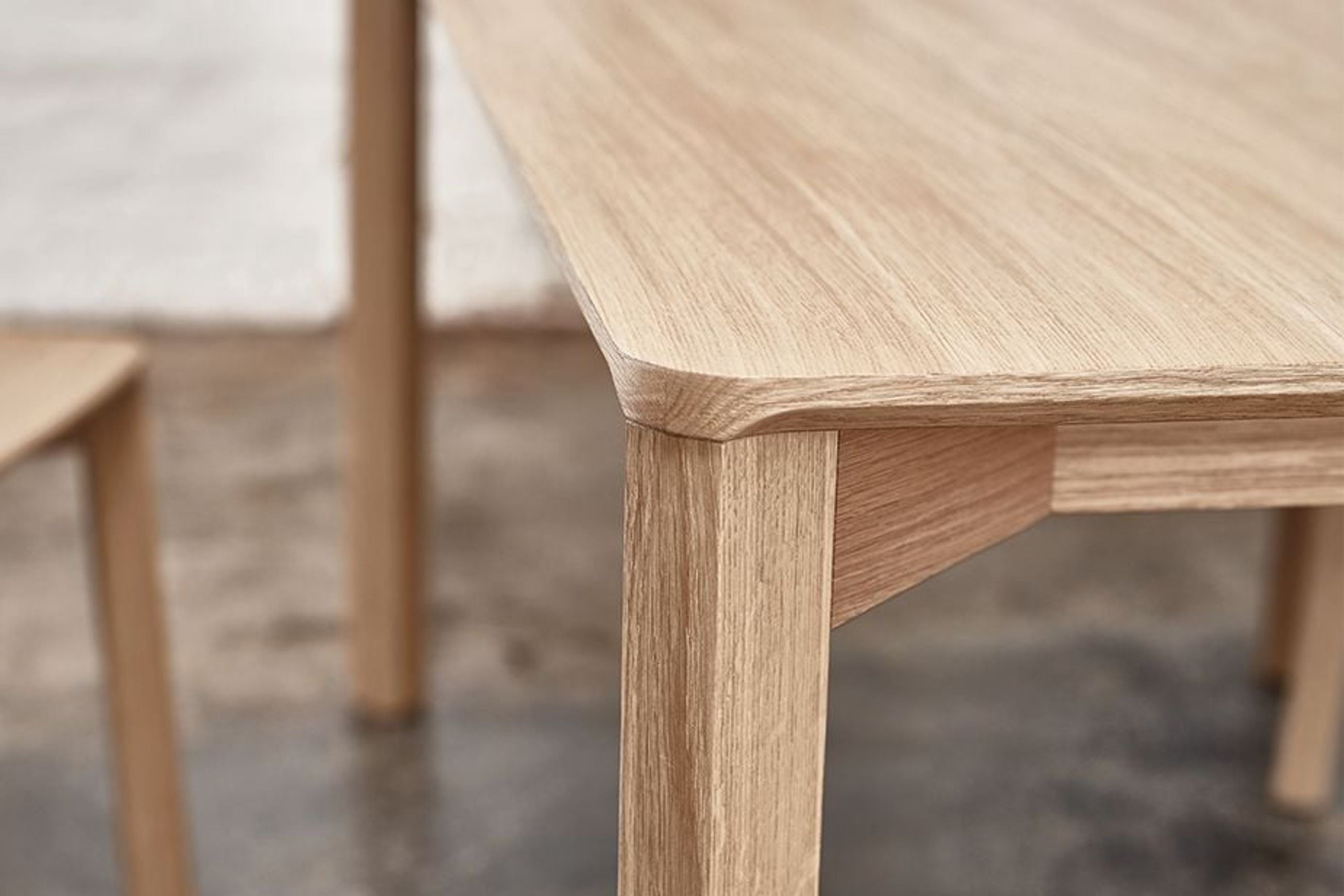 Lasu Dining Table - Natural Oak - by TON