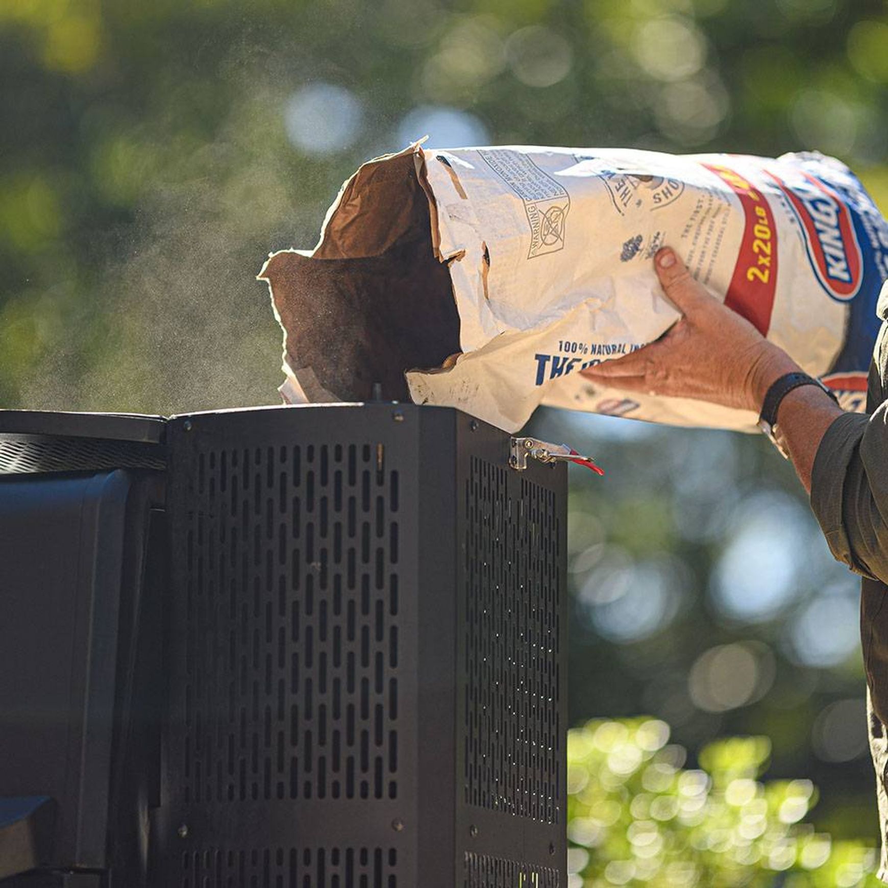 Masterbuilt Gravity Series 560 Charcoal Grill + Smoker