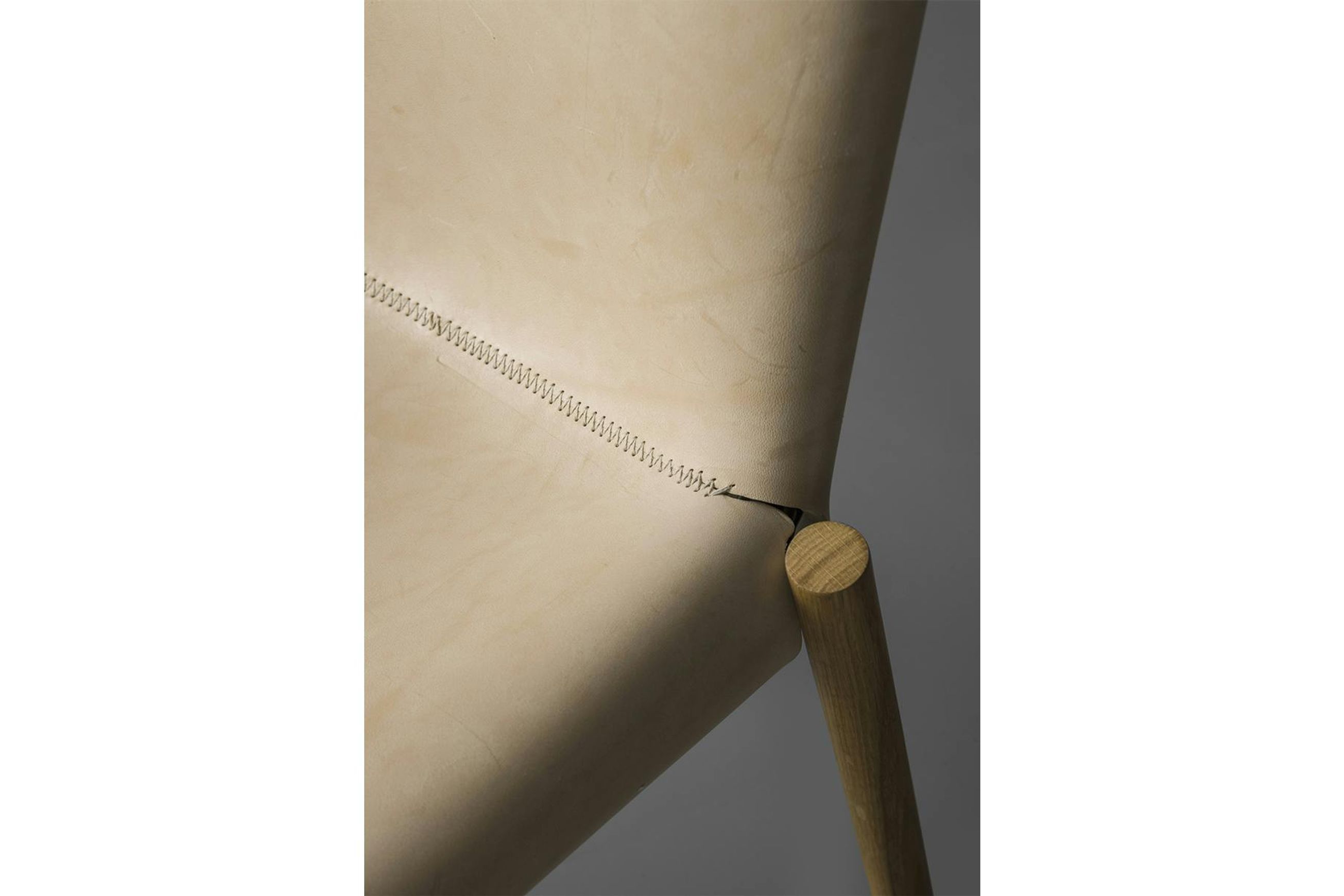 1085 Armchair