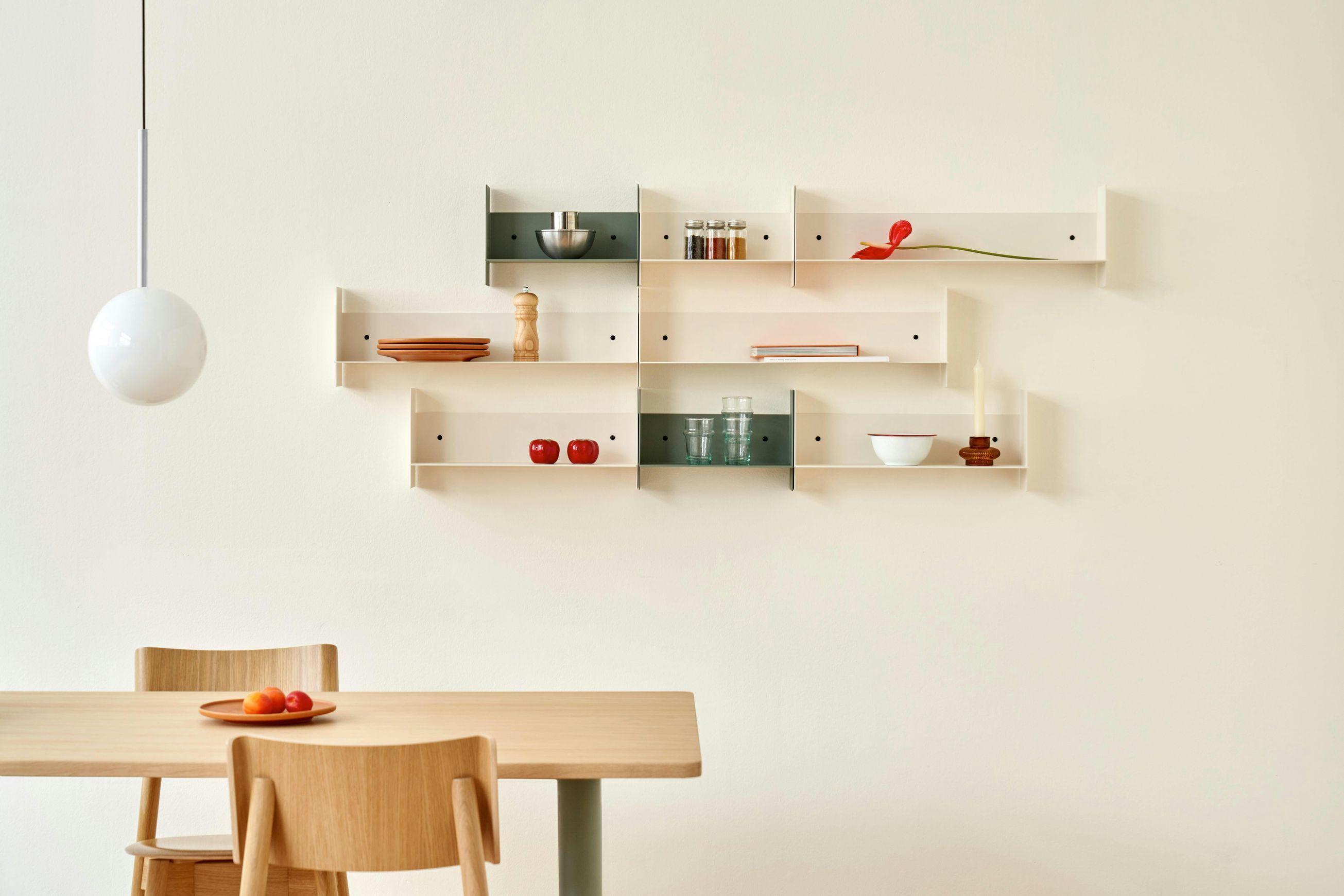 Tiptoe Pli Shelf