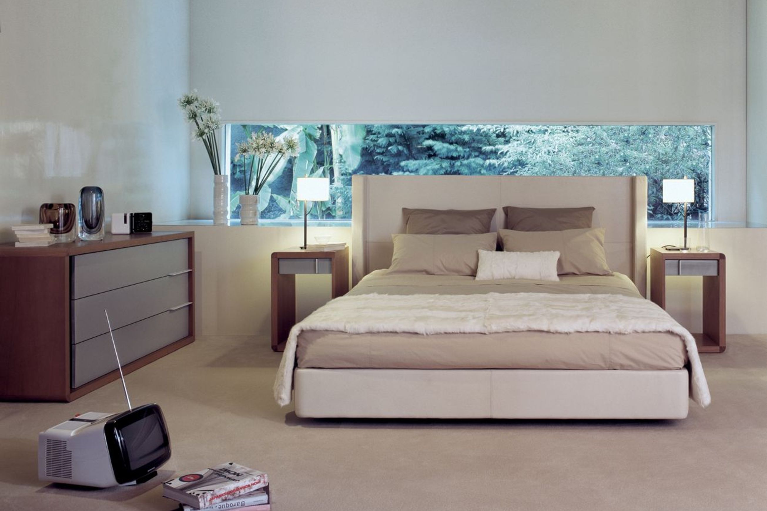 Rive Droite Bedside Table