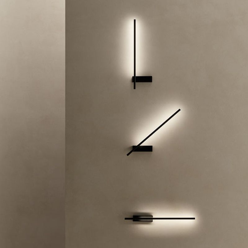 Taka LED Wall Light in Matte Black