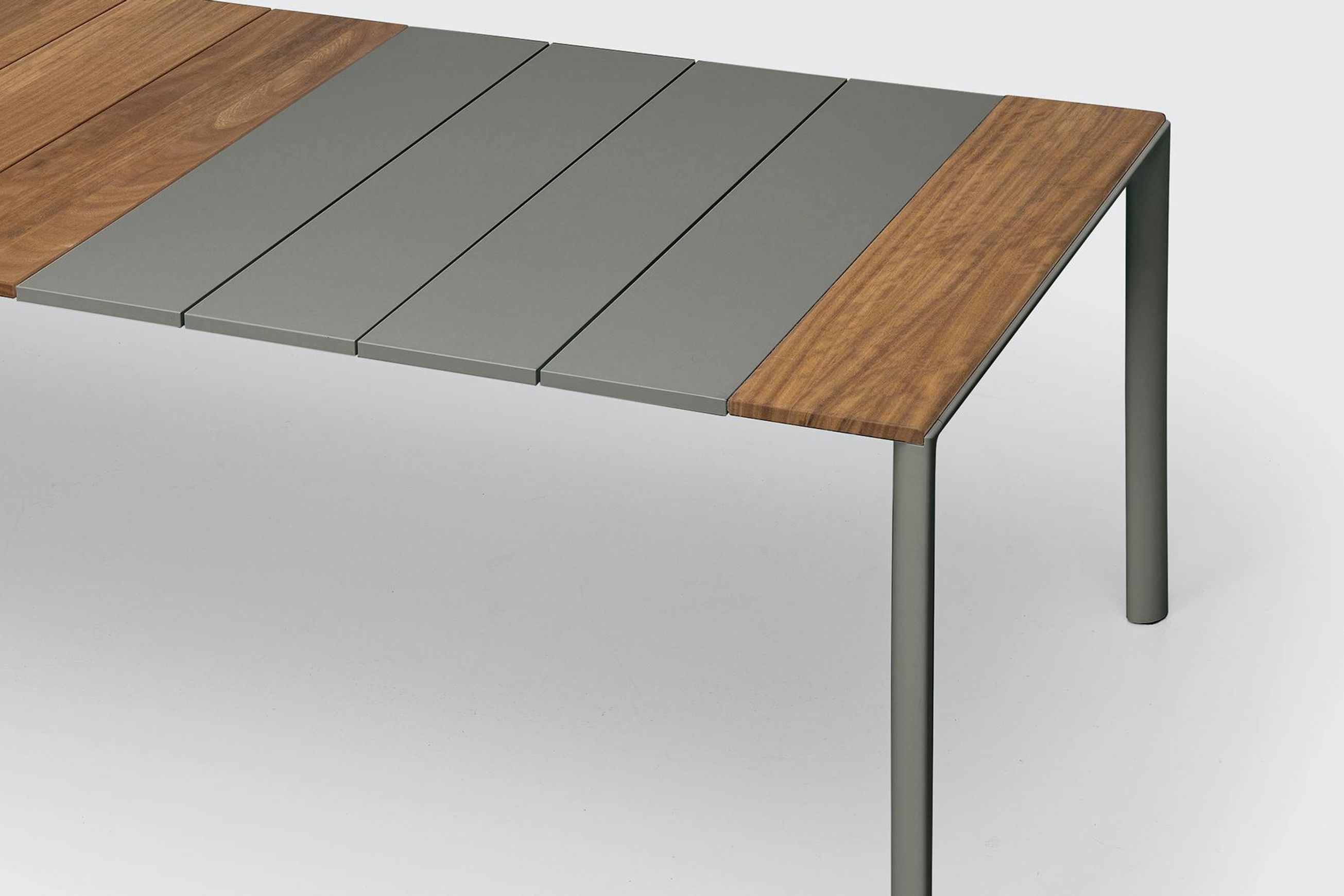 Maki Slatted Table