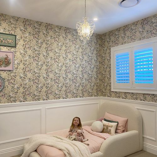 Zara Chandelier - Distressed Cream