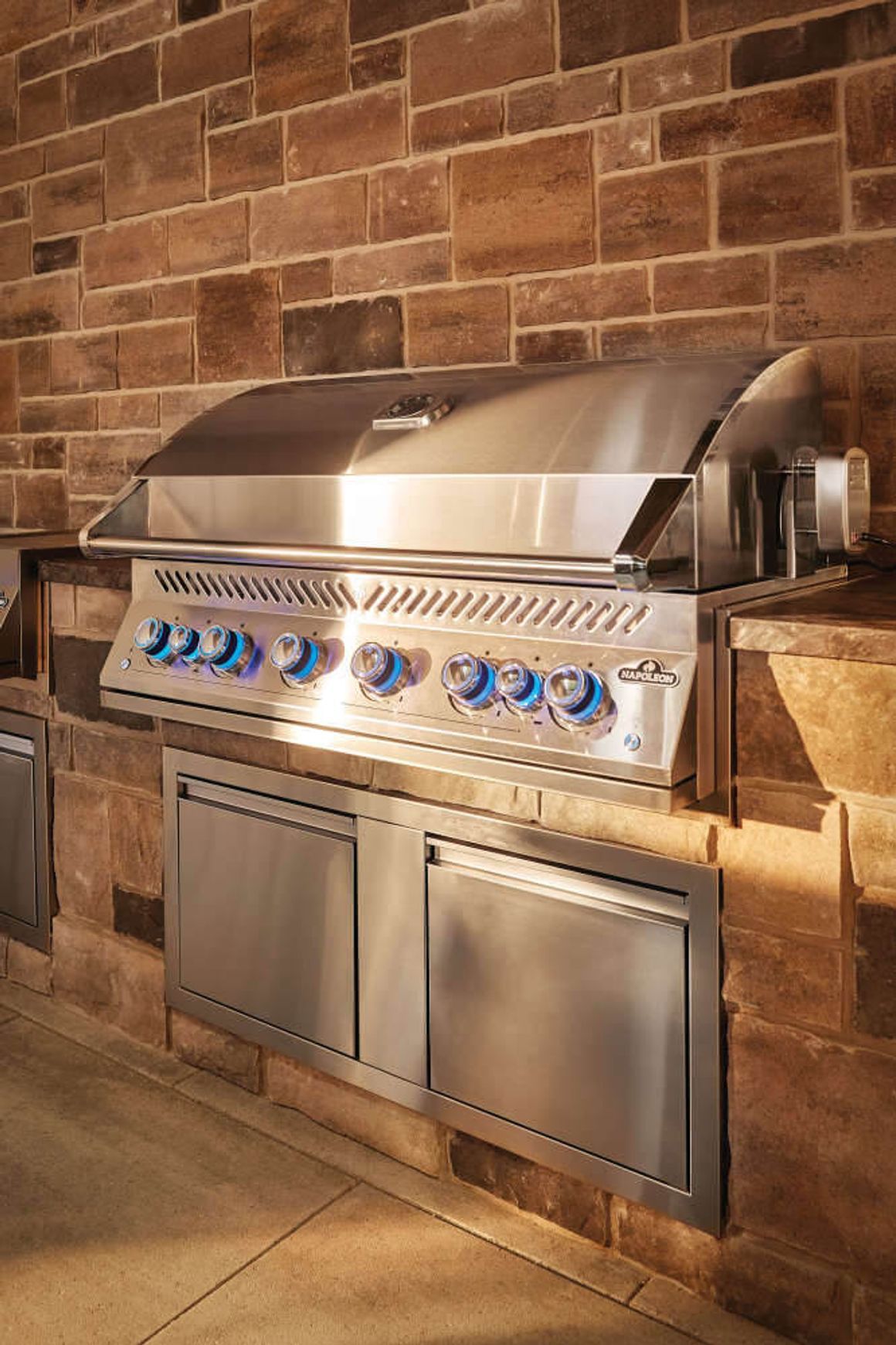 Built In 700 S 44" w/ IR Rear Bttm Brnr