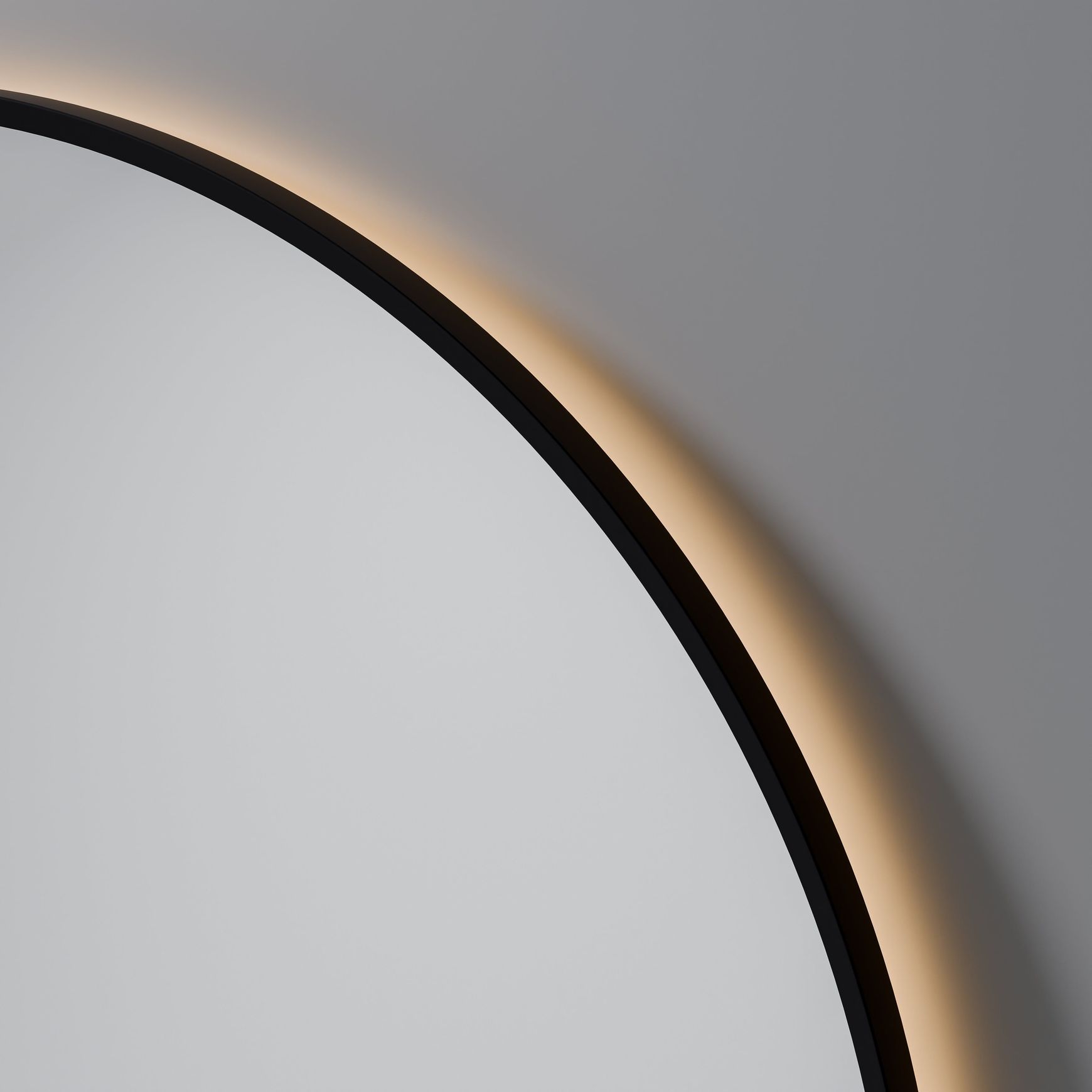 Aura Round 1050 LED Mirror
