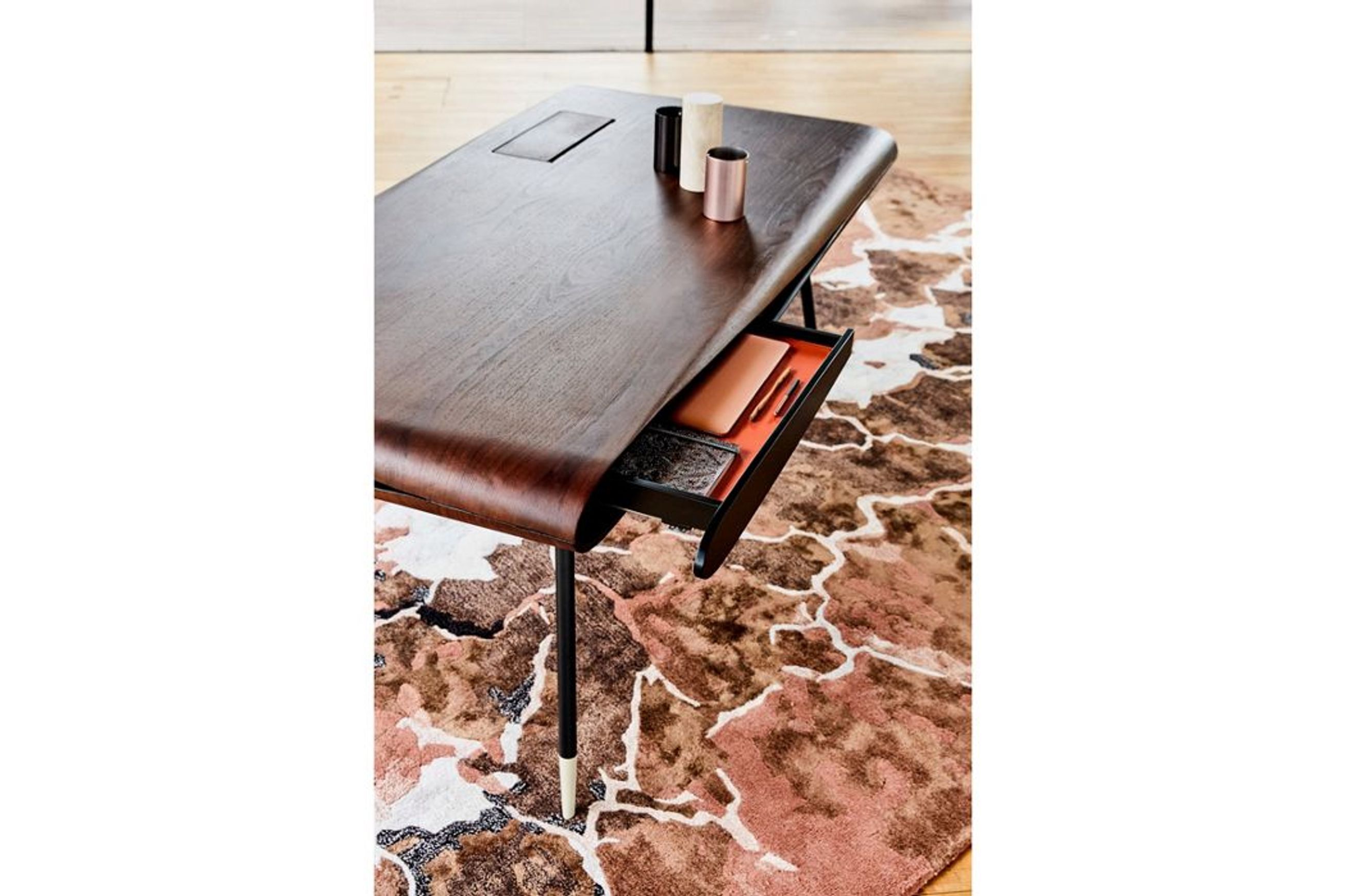Calligraphie Desk - Walnut