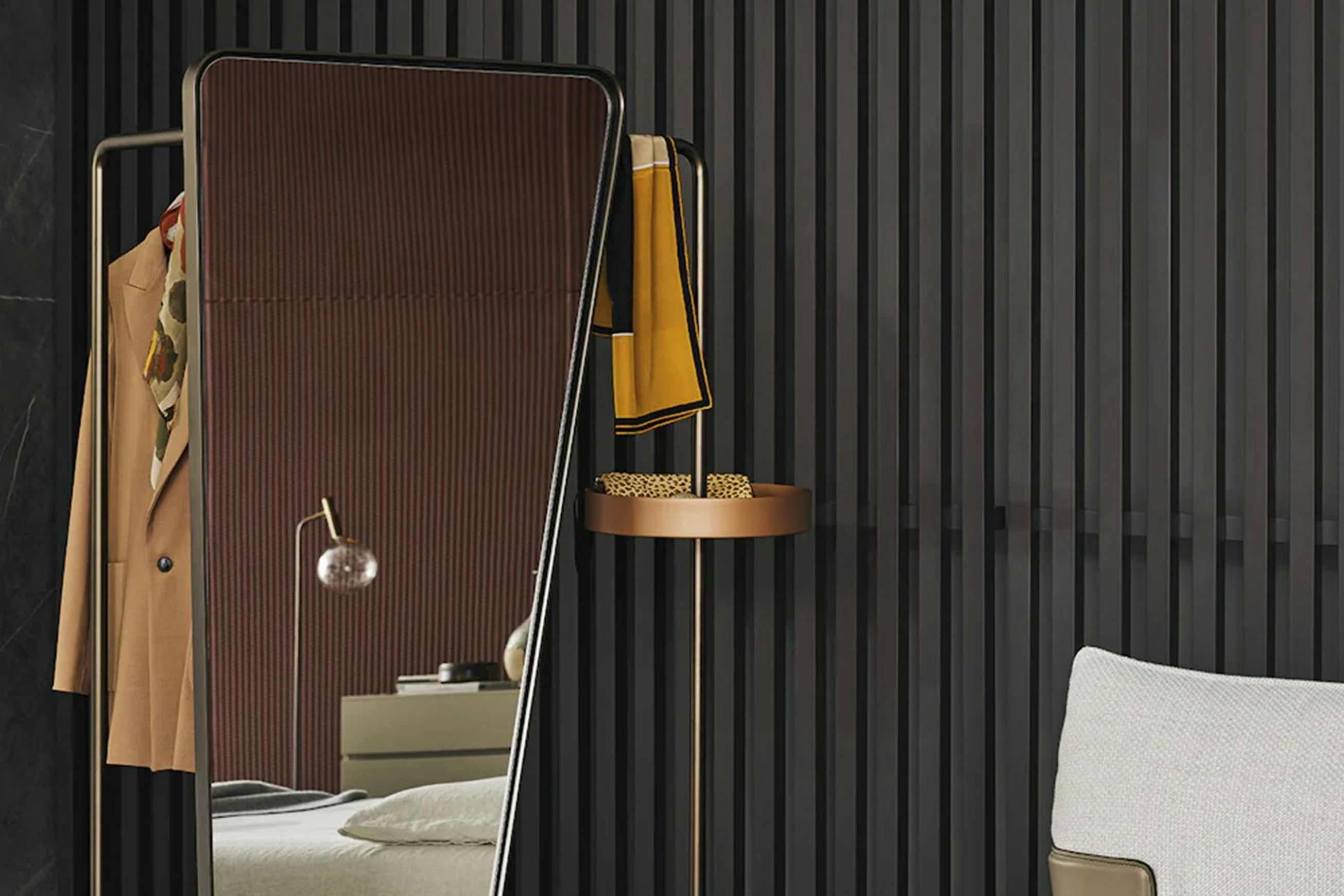 Camillo Valet Stand