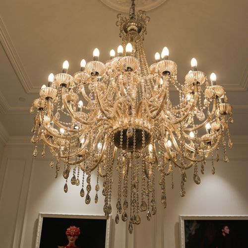 Hera 35 Light Chandelier