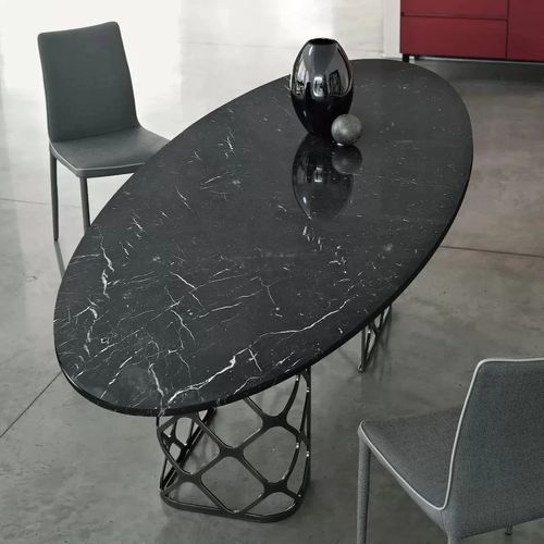 Majesty Table