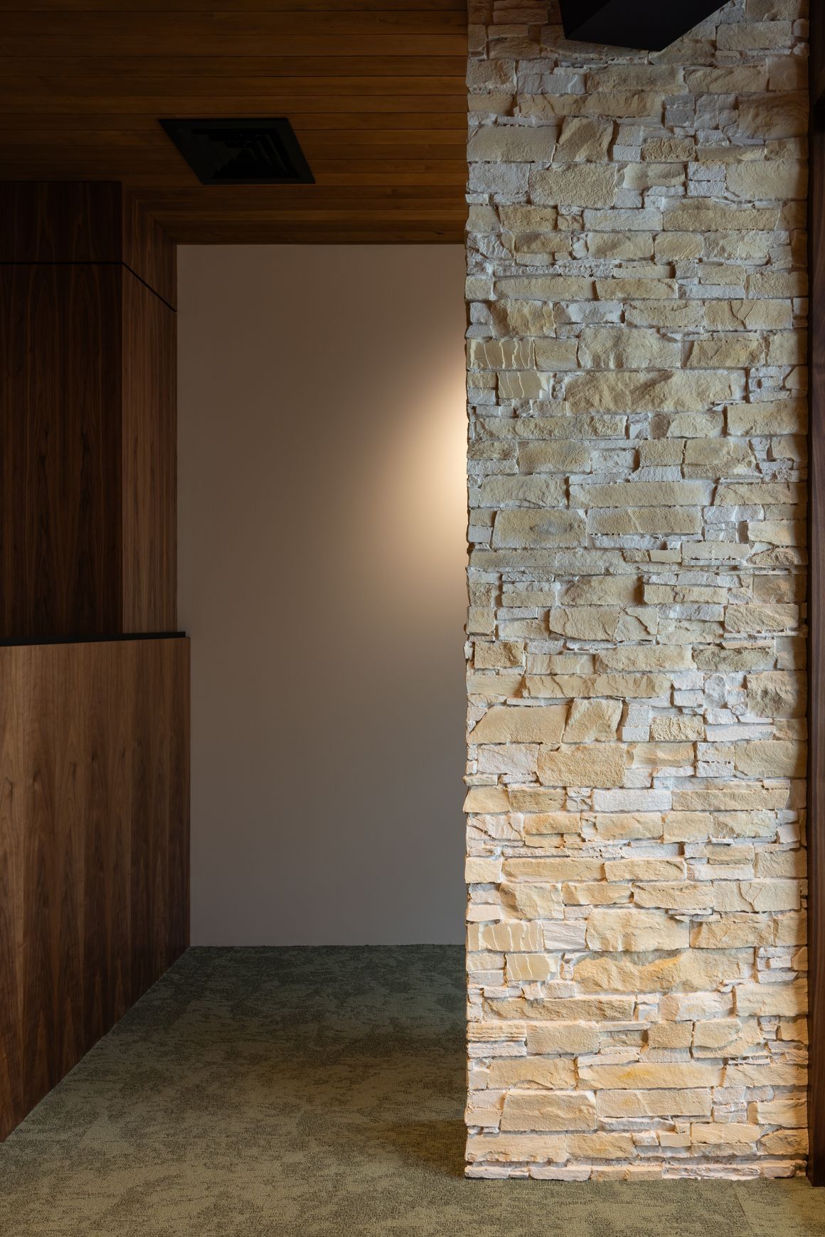 Ledge Stone Wall Panels by Muros | White Castilian Wall