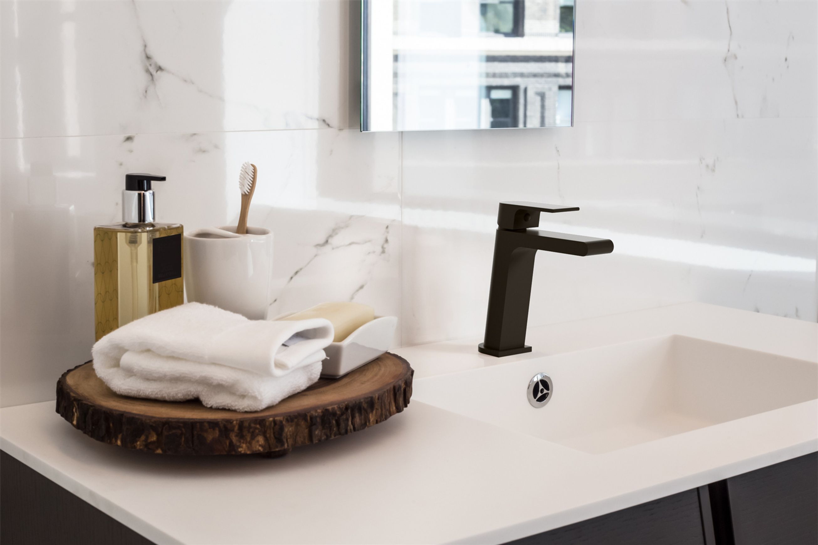 Bianca Basin Mixer | Matte Black