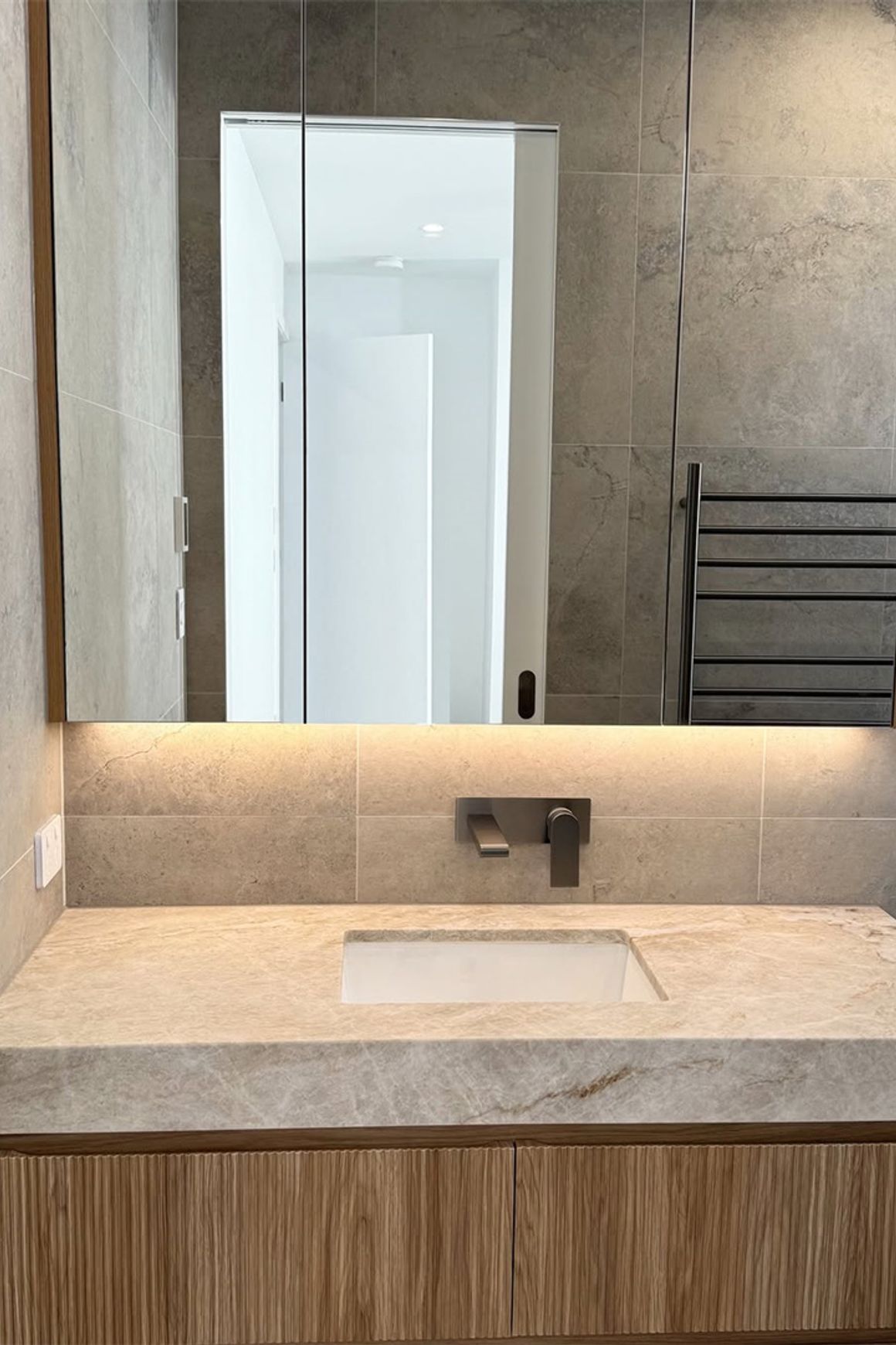 Bianca Wall Basin/Bath Mixer 187mm | Gun Metal