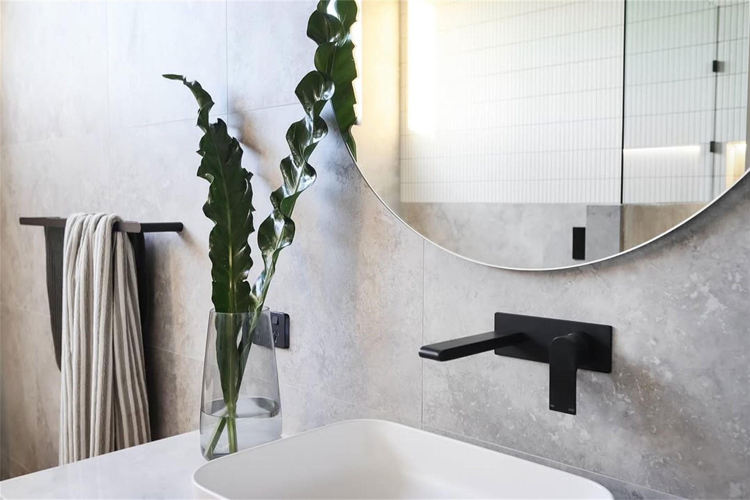 Bianca Wall Basin/Bath Mixer 187mm | Matte Black