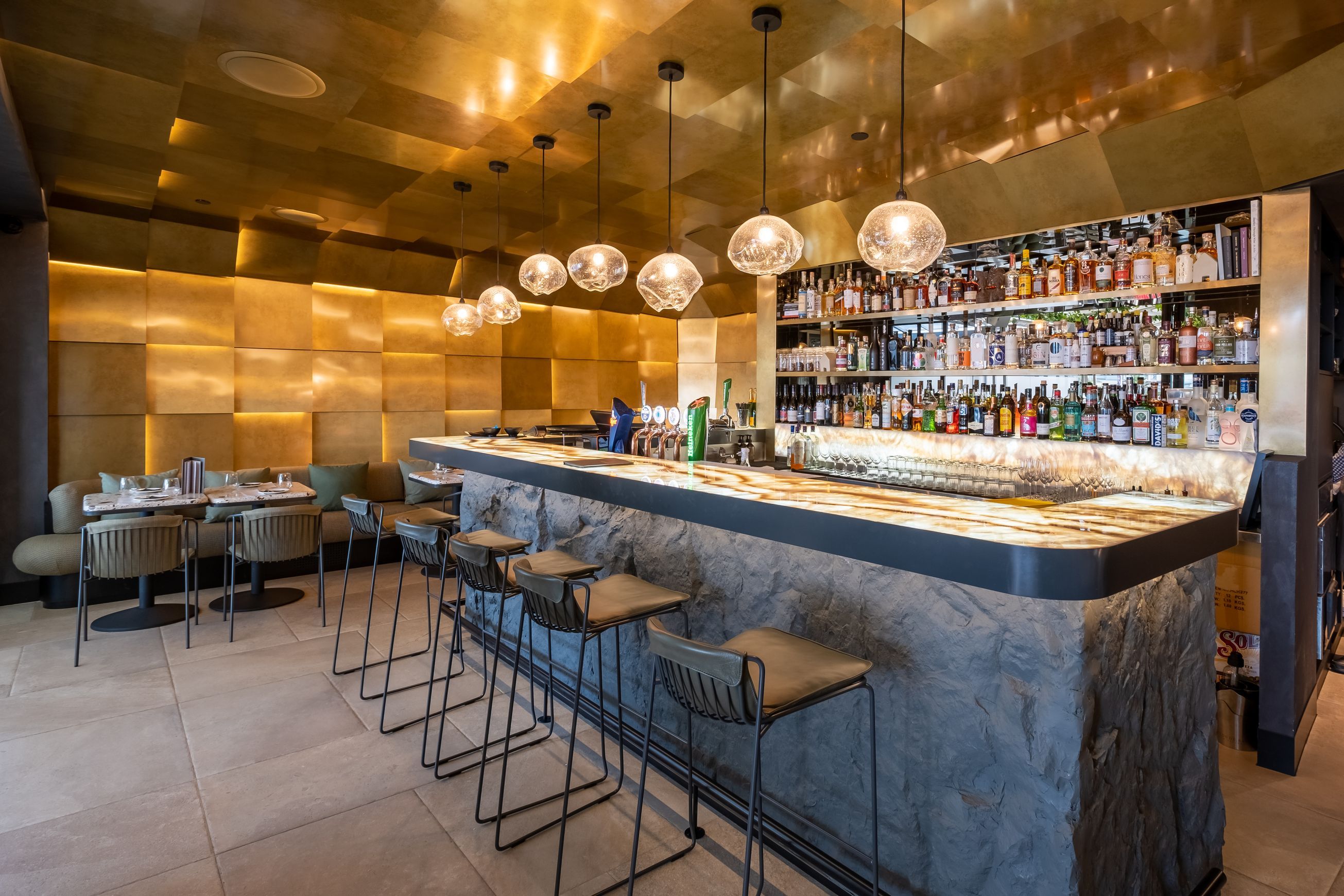 Rock Wall Panels by Muros | Black Rugged Stone Look