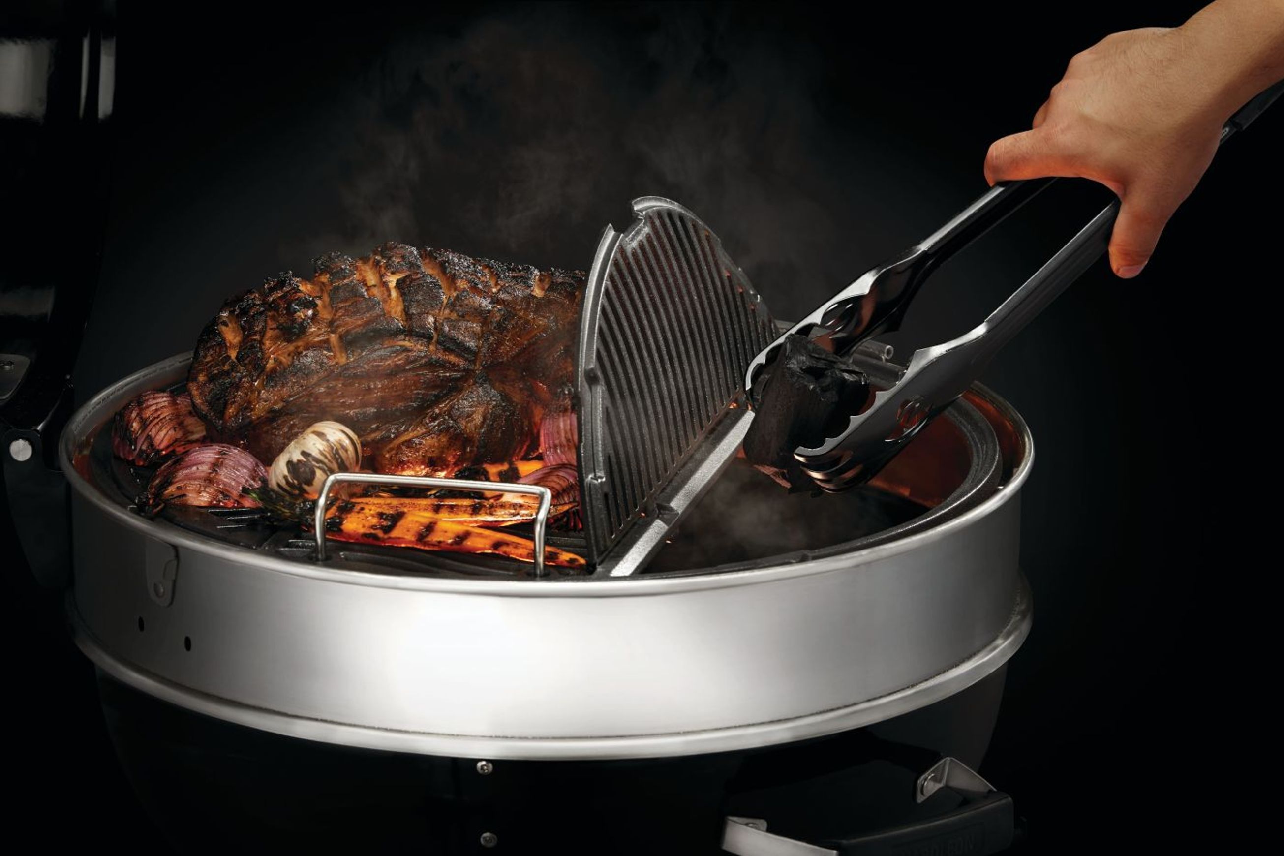 PRO22 Charcoal Kettle Grill, Black