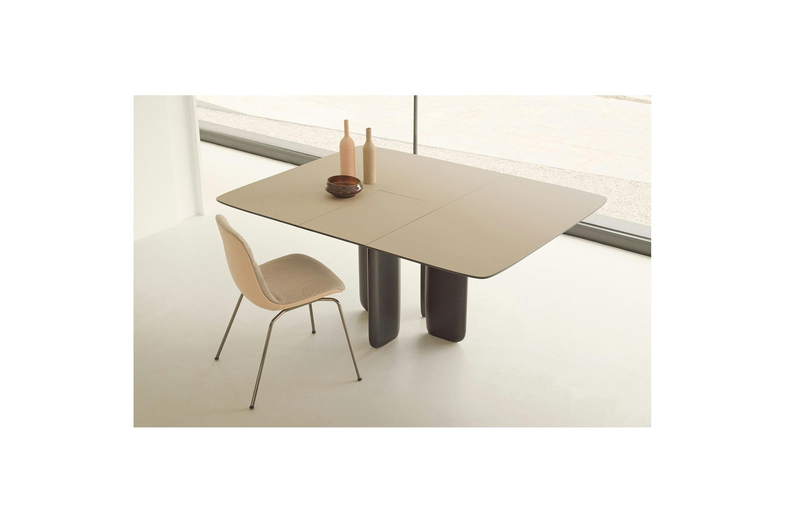 Pala Dining Table