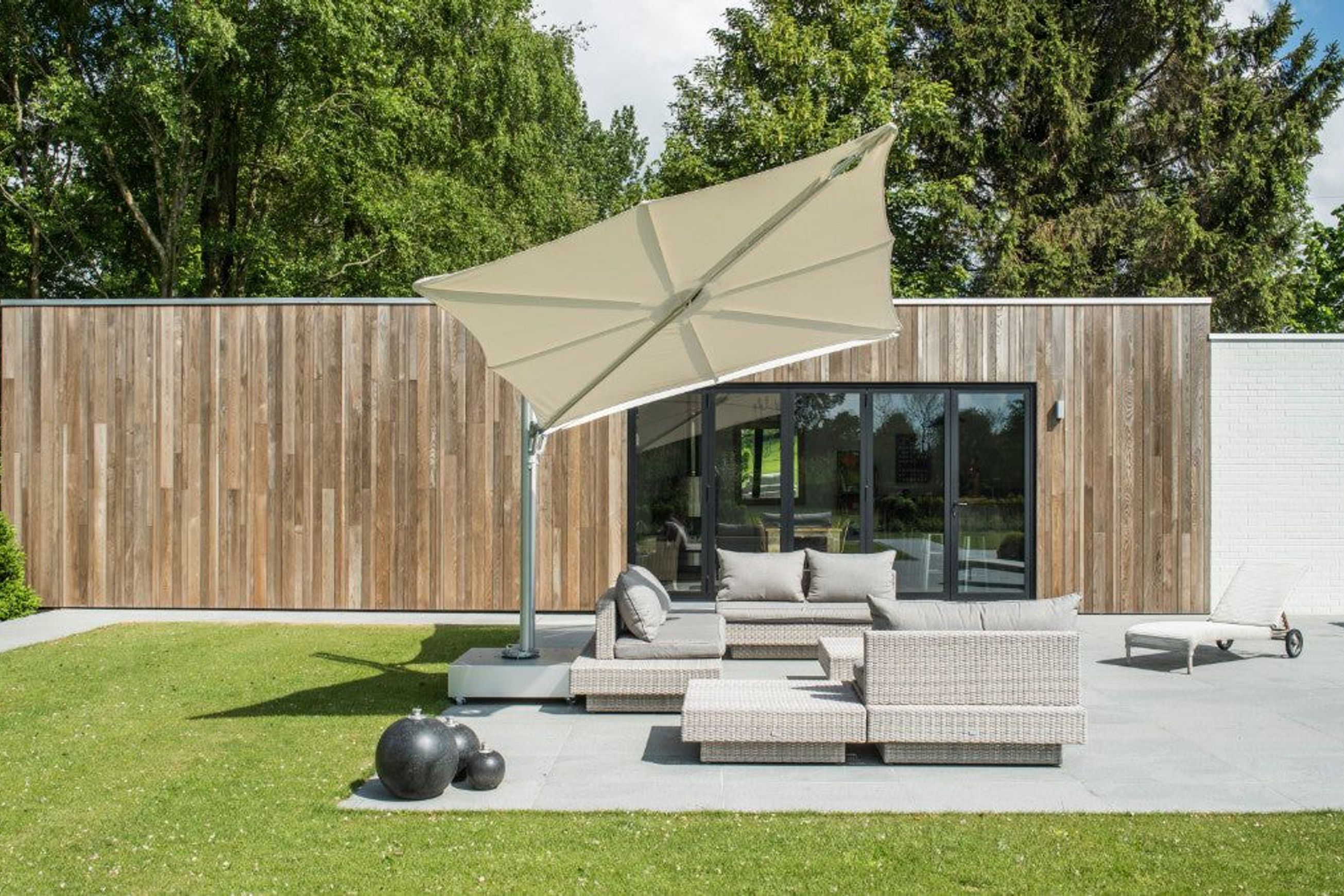 Umbrosa Spectra Cantilever Umbrella