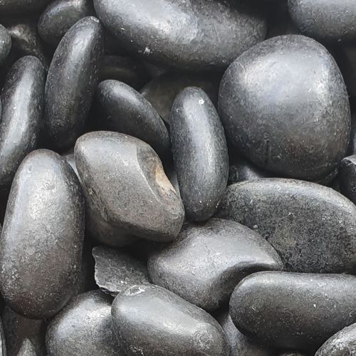 Stoneyard Black Polished Pebbles
