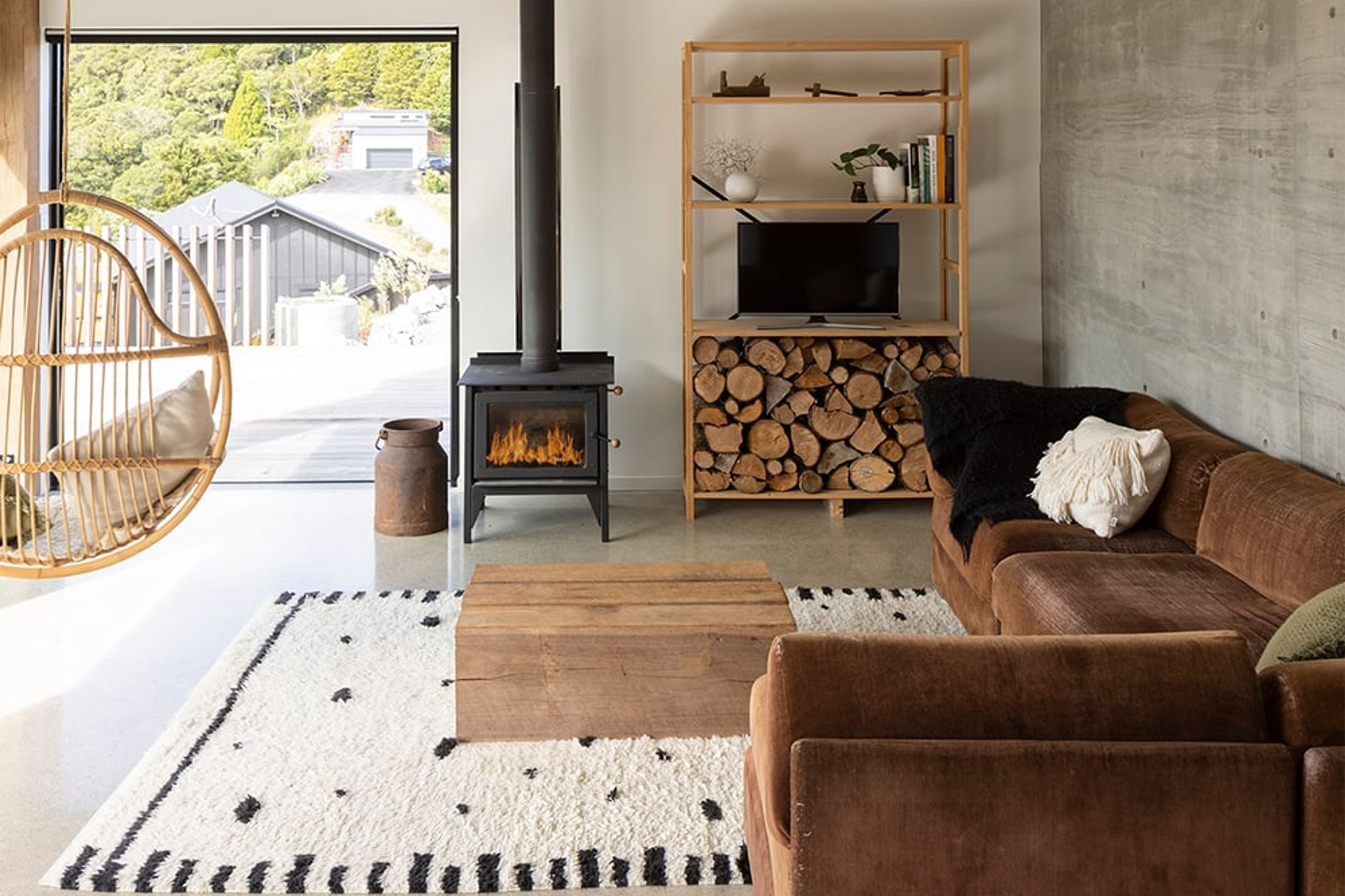 Warmington | Tasman Freestanding Woodburner with Flue