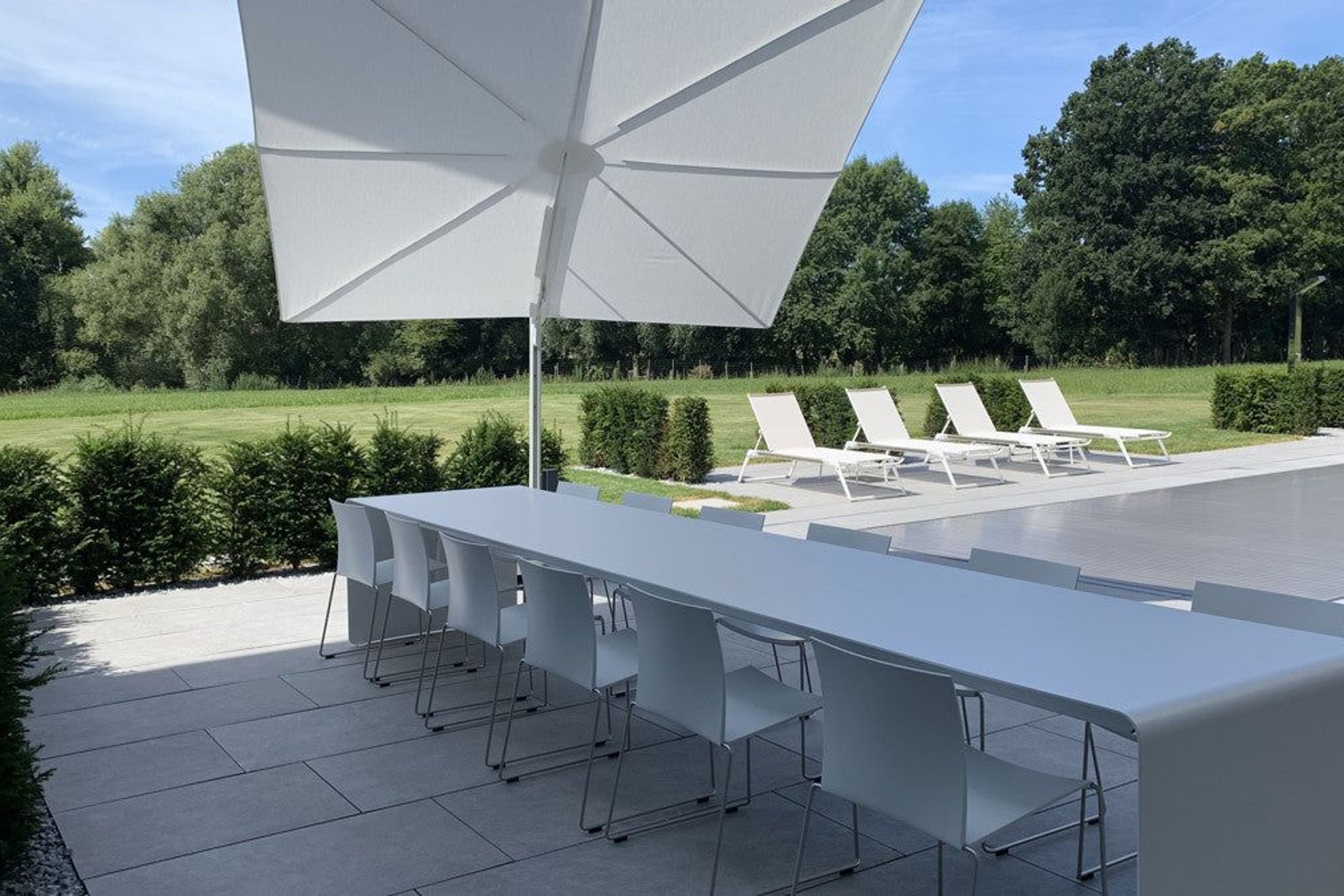 Umbrosa Versa Ux Cantilever Umbrella