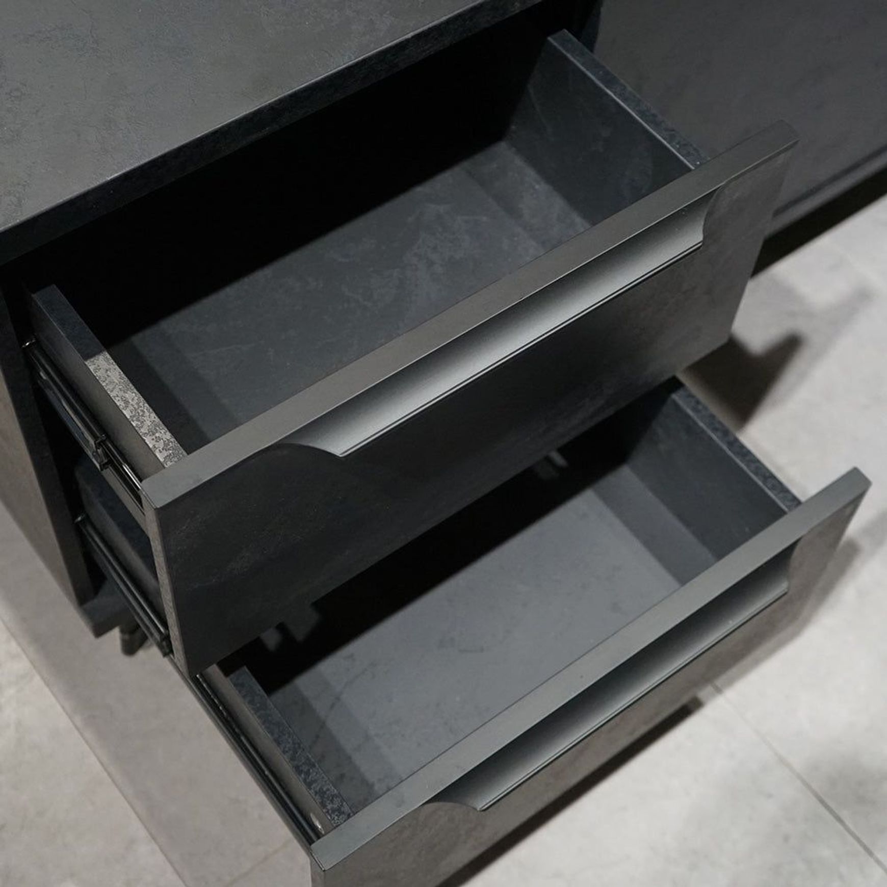 ARTO Black Executive Office Desk with Reversible Return 180-200cm - Black Concrete