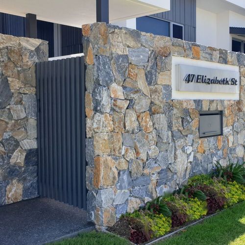 Calais Free Form Wall Facade