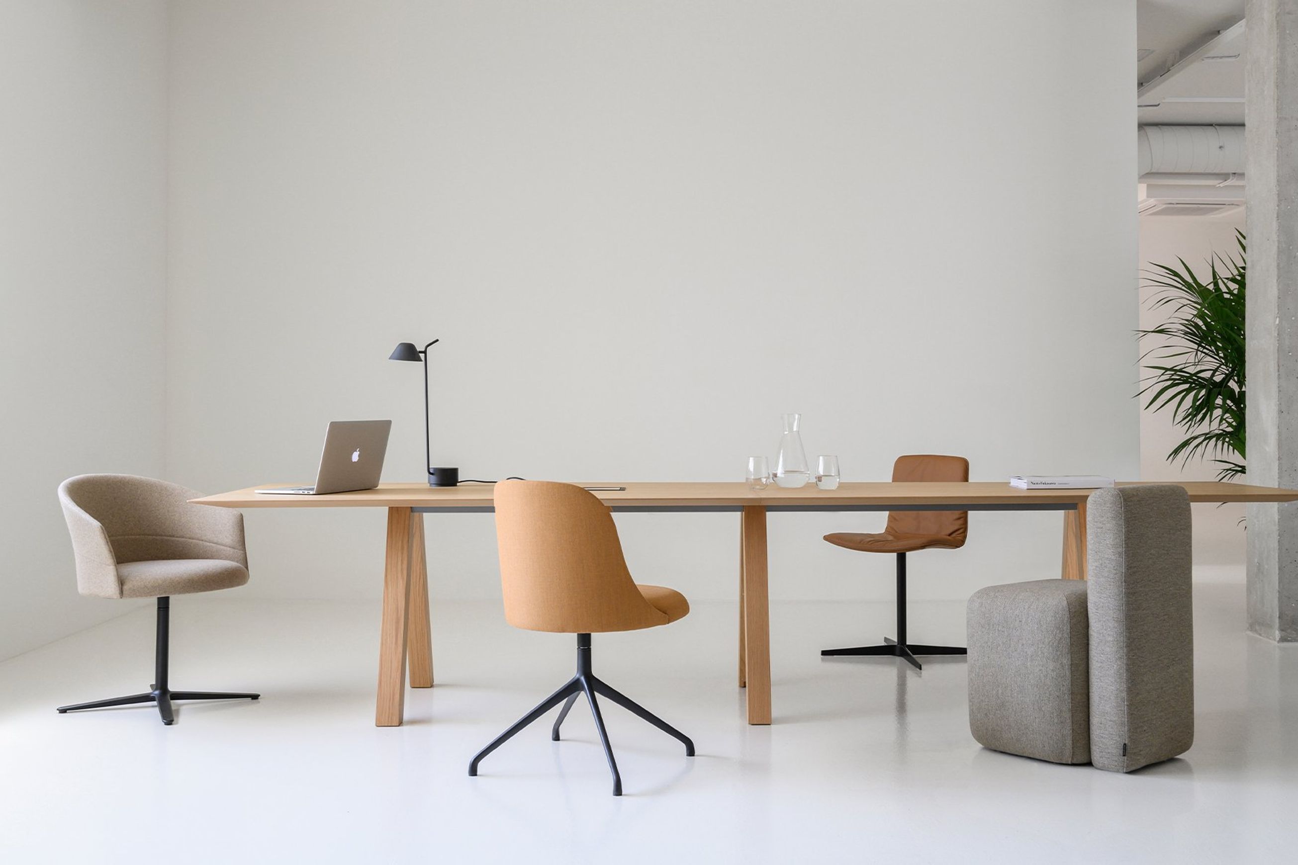 Aleta Chair - Flat Swivel