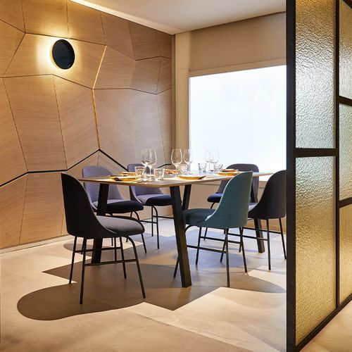 Aleta Chair - Four Metal Legs