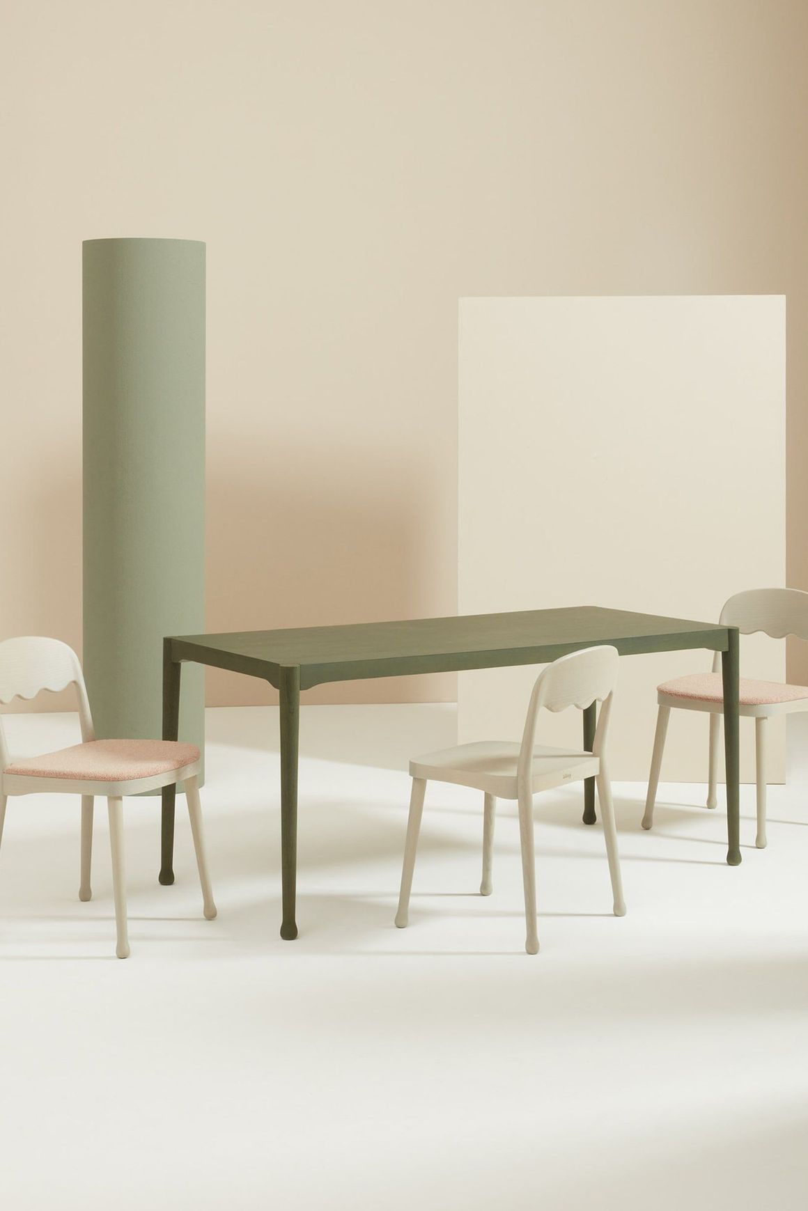 Frisee Table