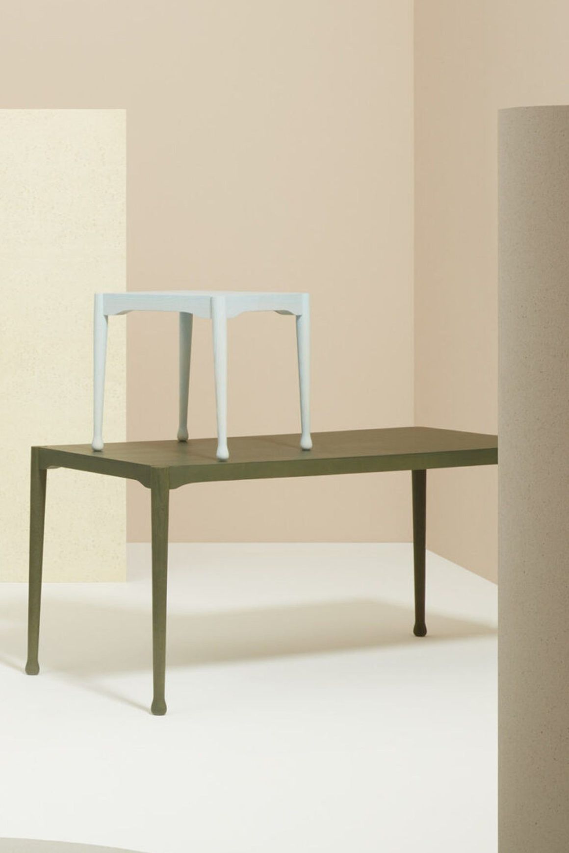 Frisee Table
