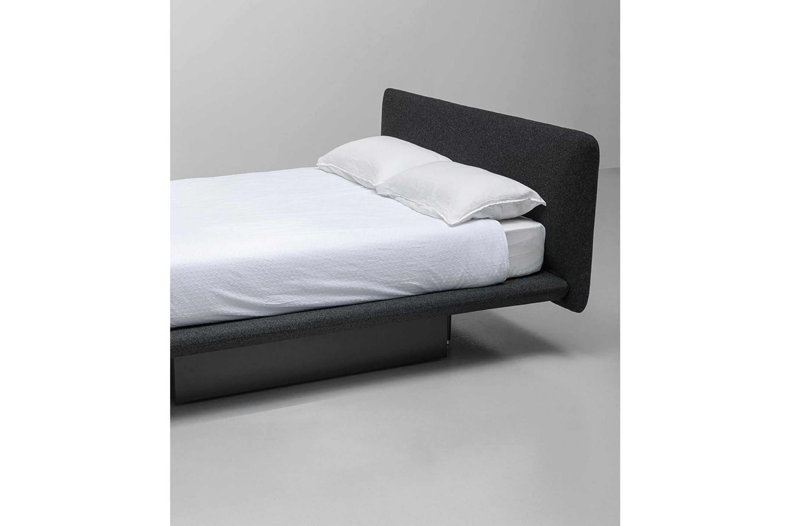 Clapis Bed