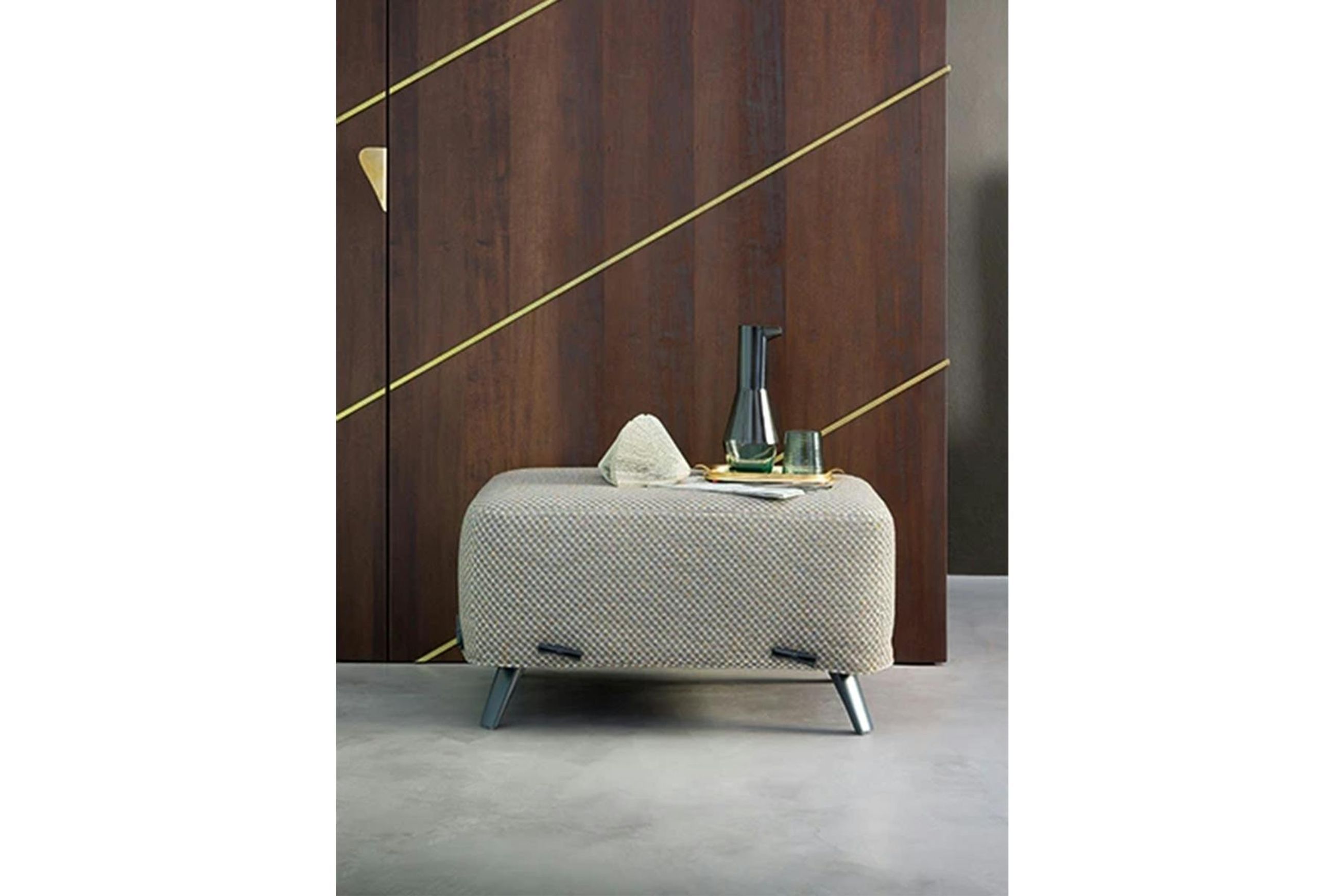 Cuff Pouf