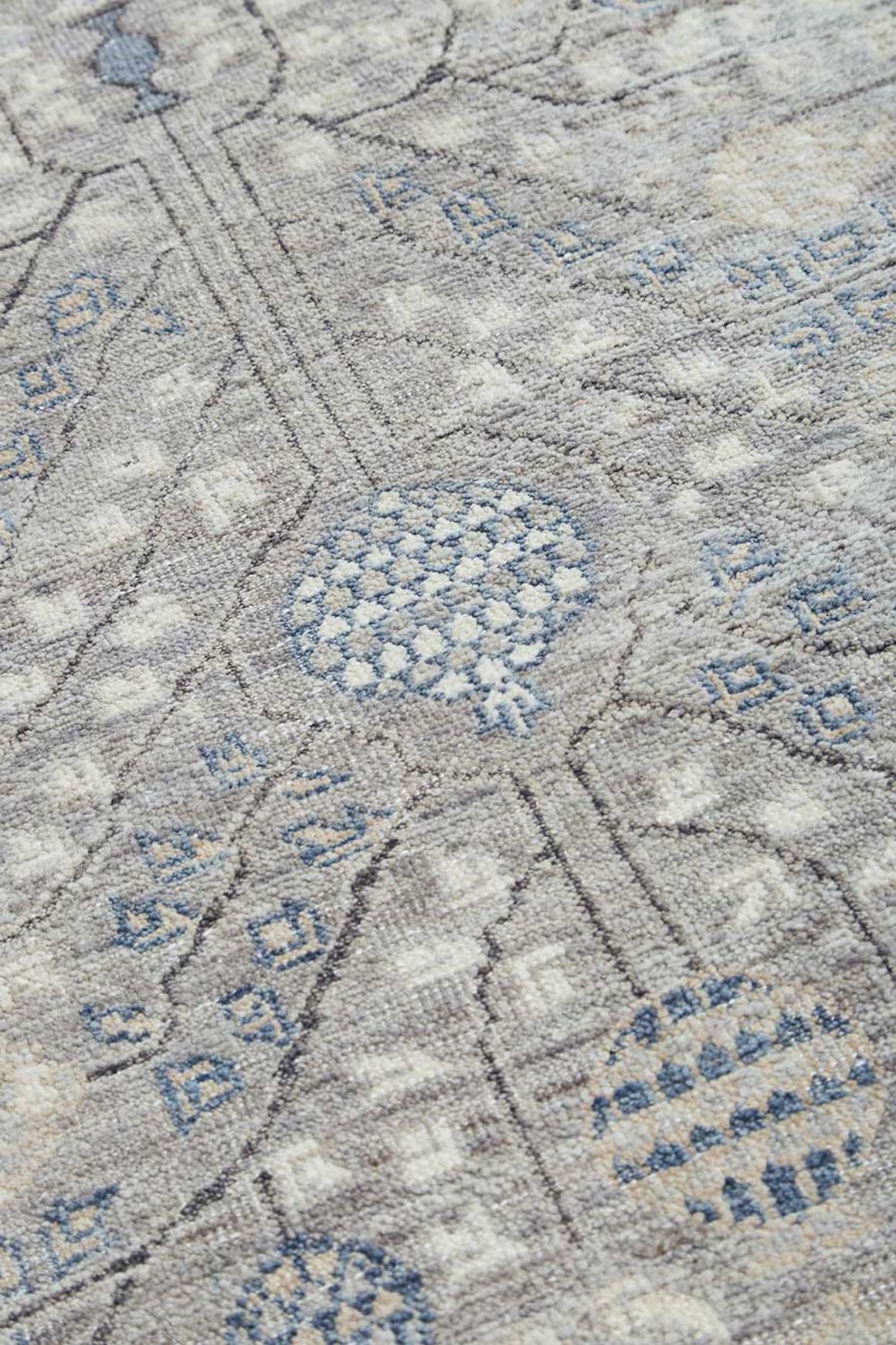 Cordoba Dark Grey l Handknotted Rugs
