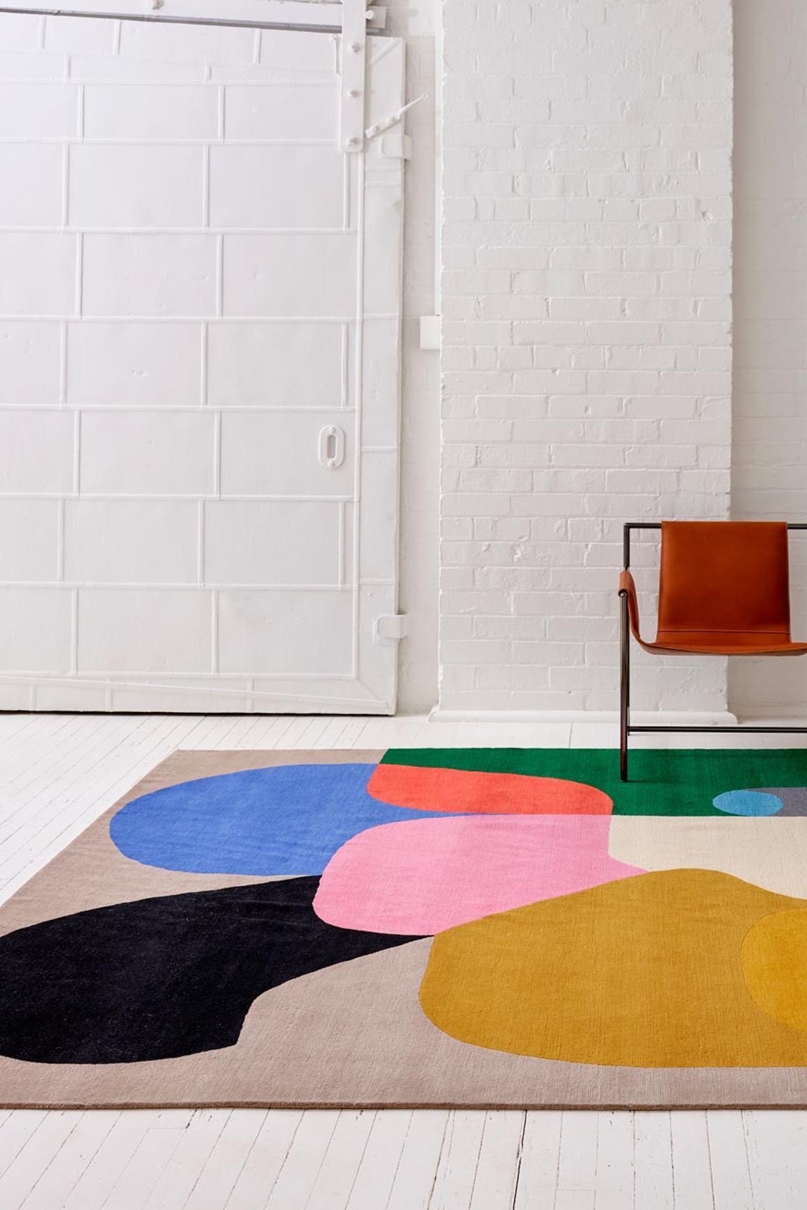 Crowded Room l Handknotted Rugs