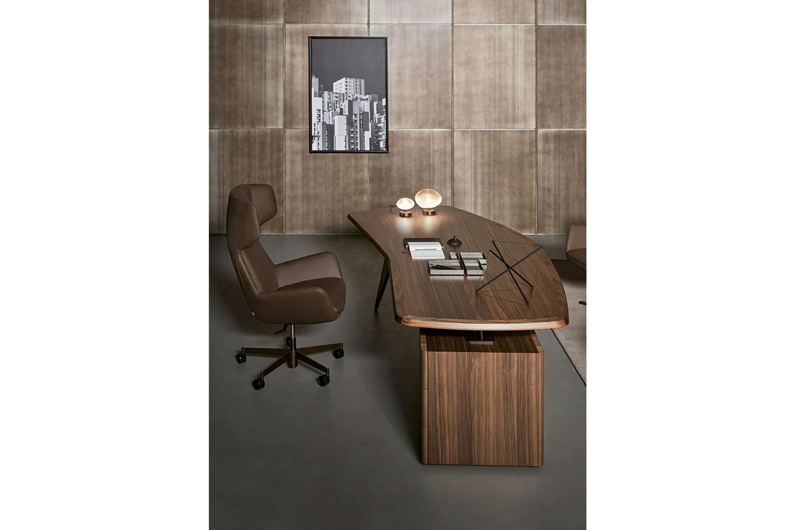 Diver Executive Desk