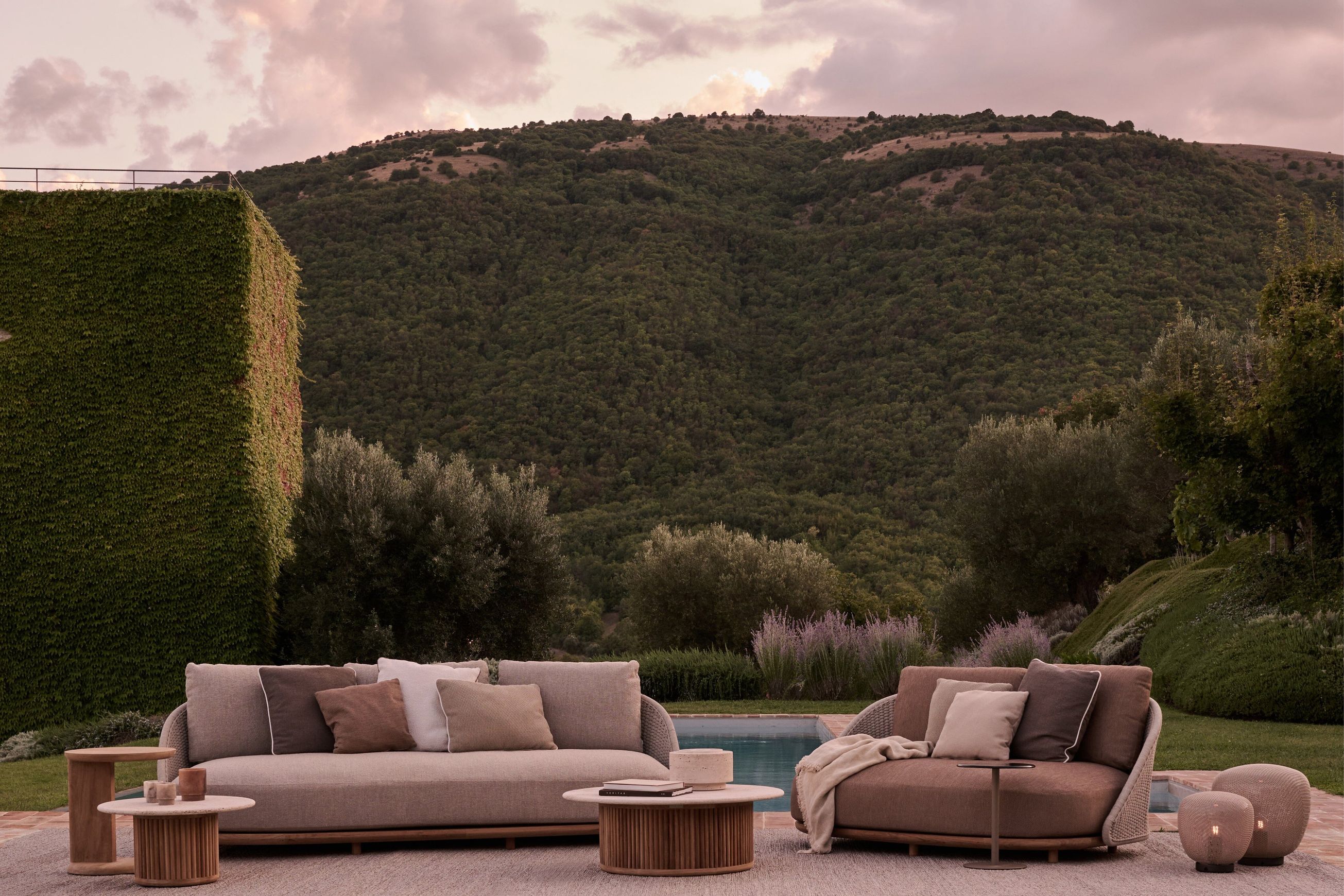 Elio Sofa (Collection Addition)