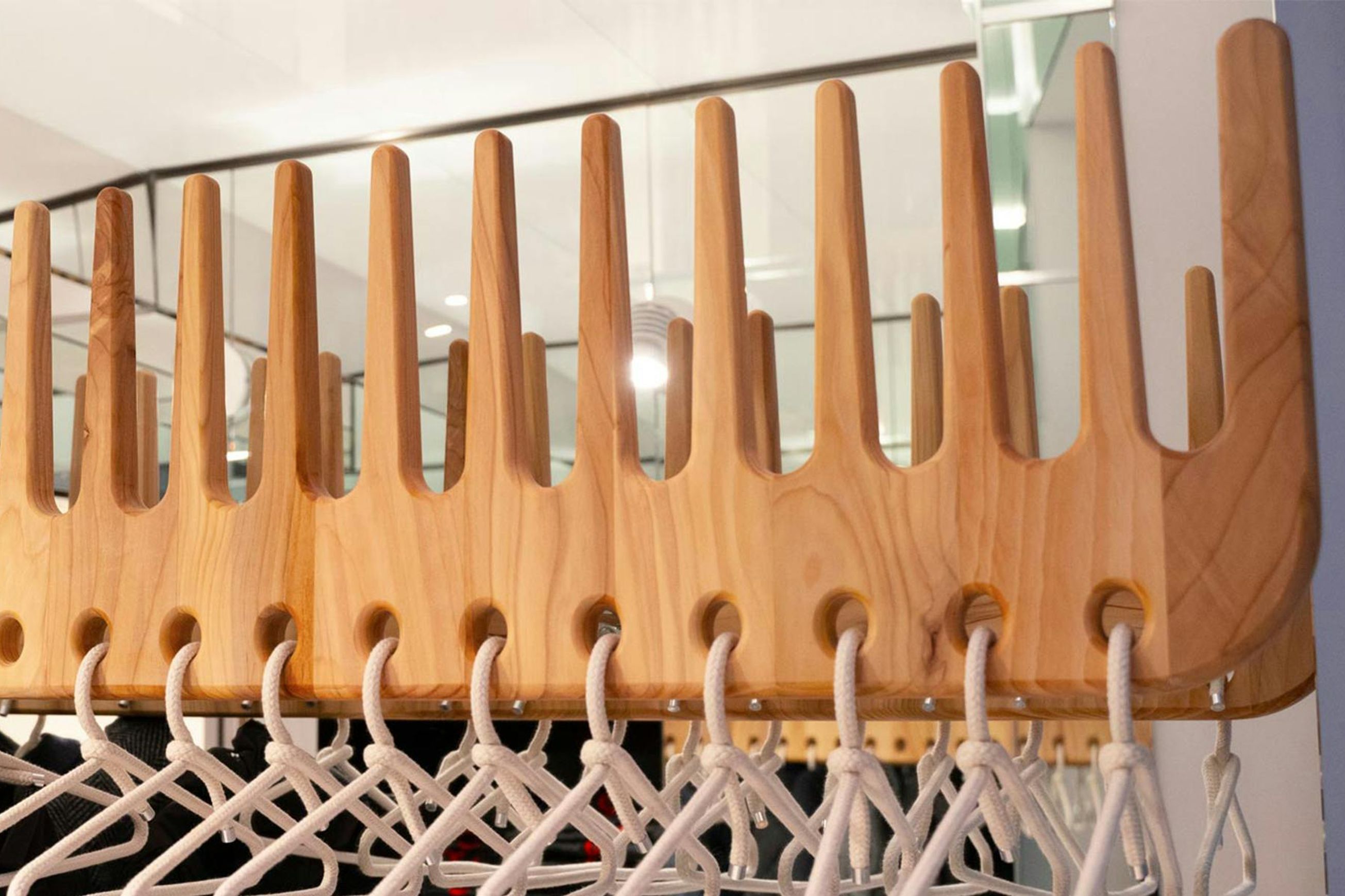 La Pettineuse Coat Valet