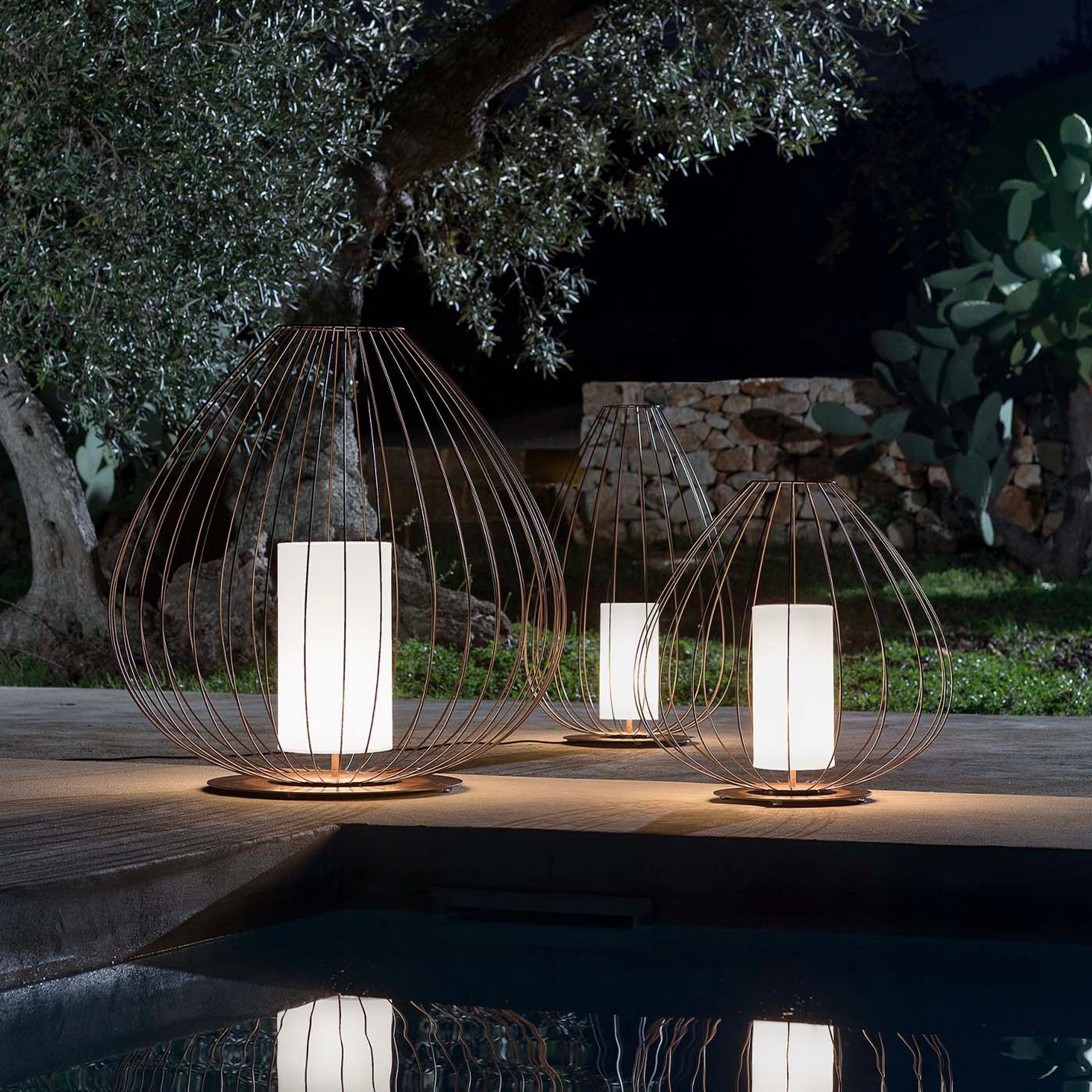 Cell Outdoor Floor Lamp