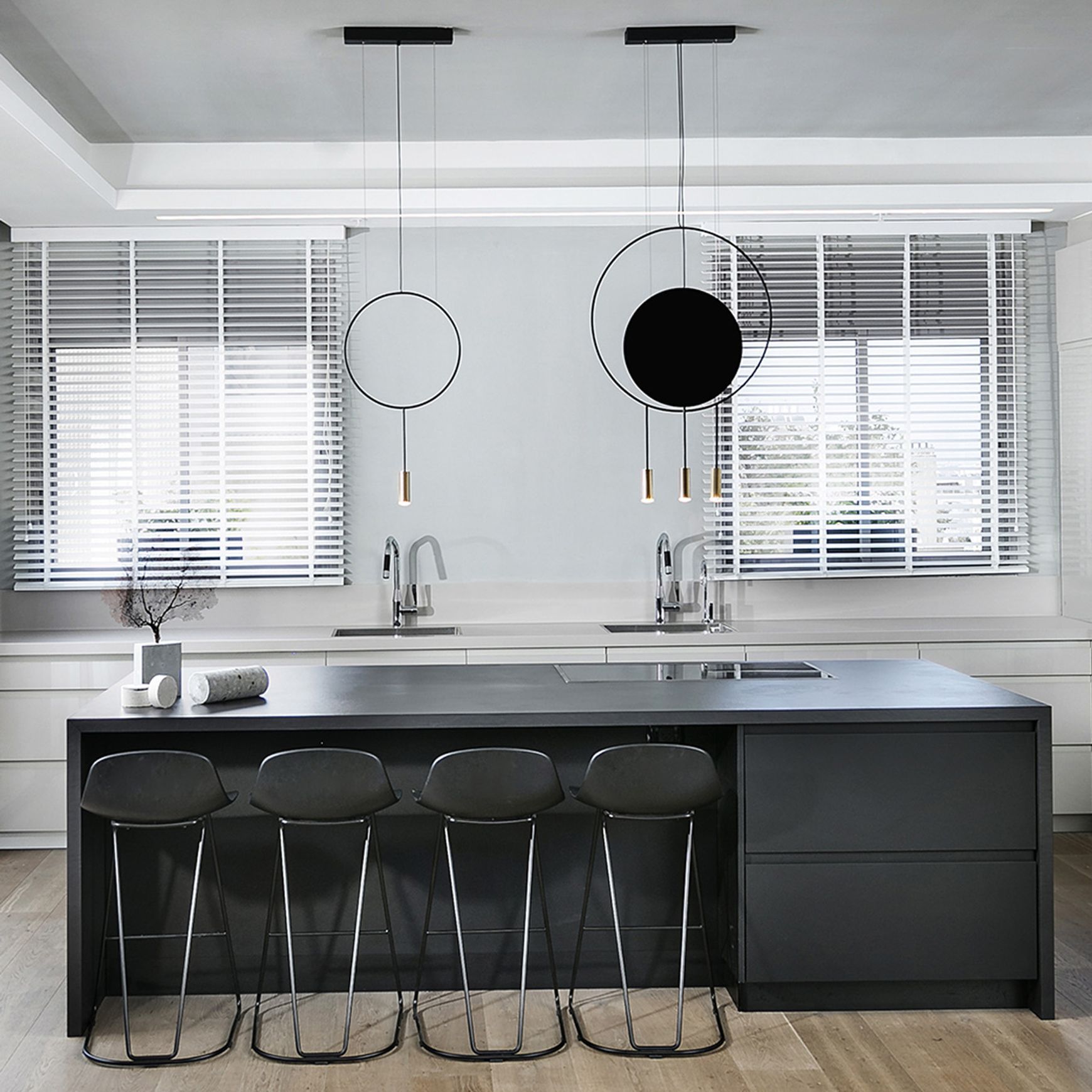 Revolta Pendant Light