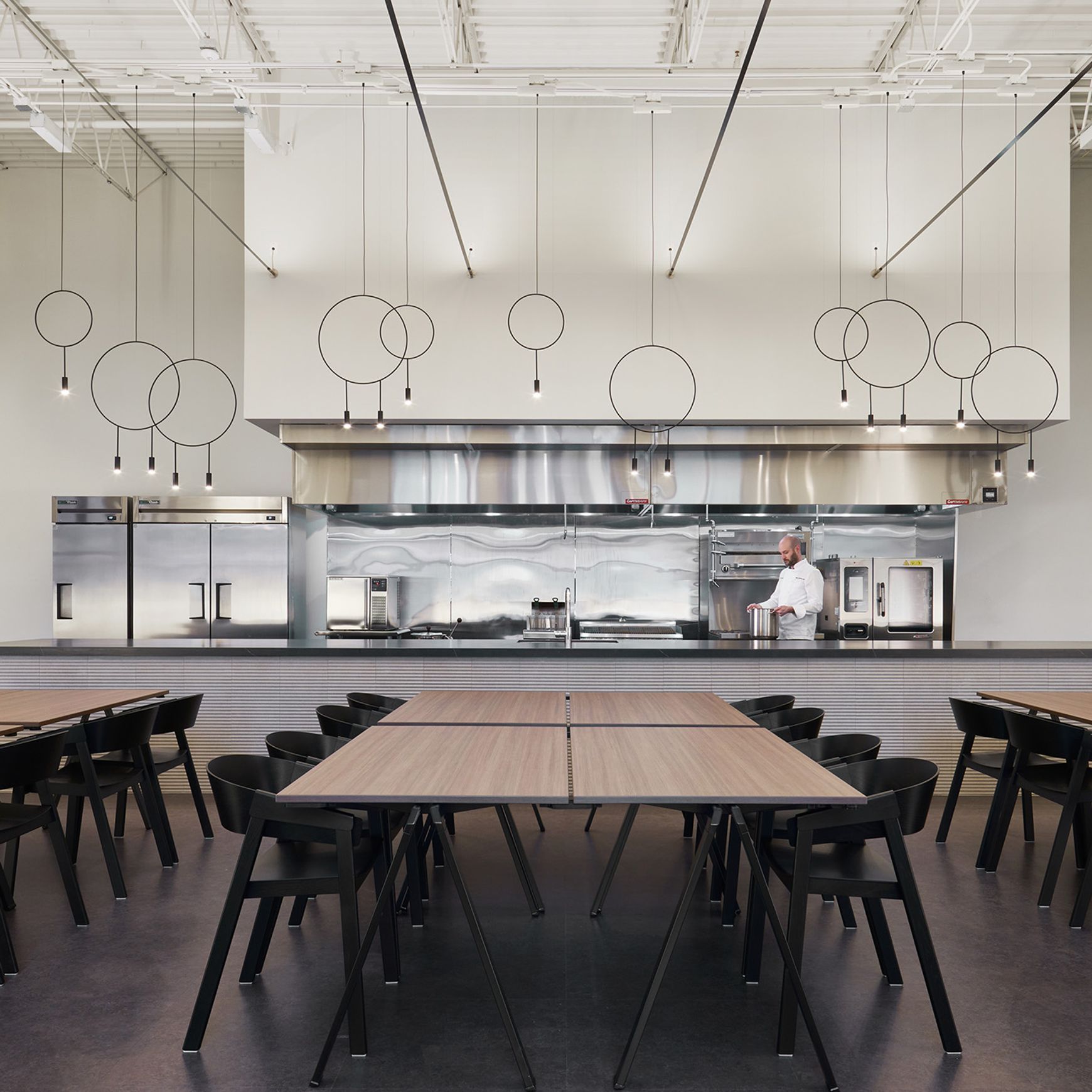 Revolta Pendant Light