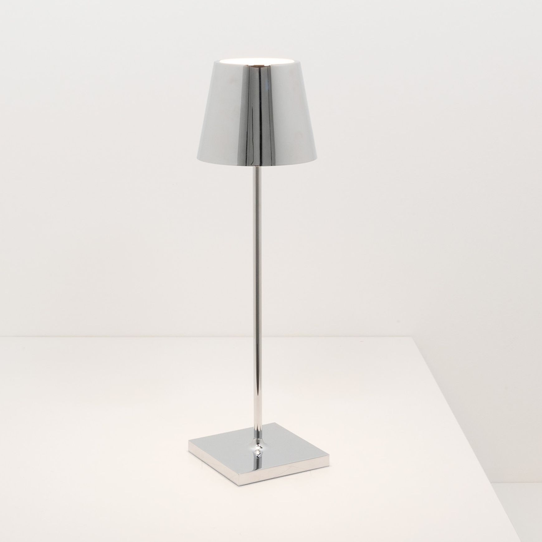 Poldina Metallic Table Lamp