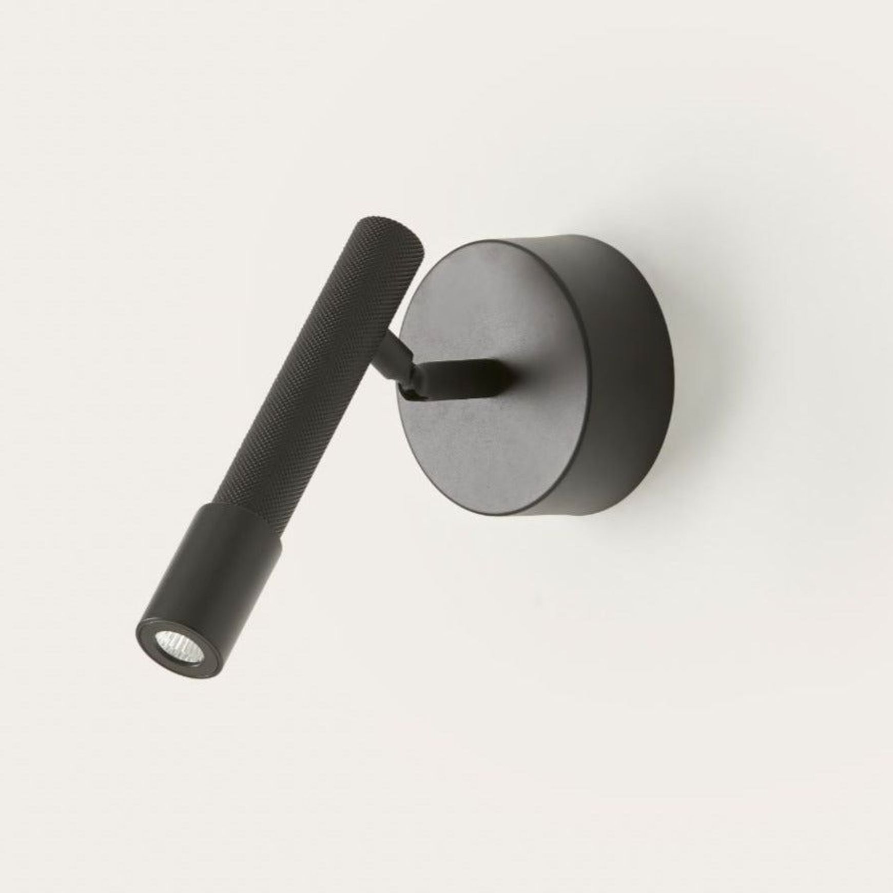YCRO WALL LIGHT