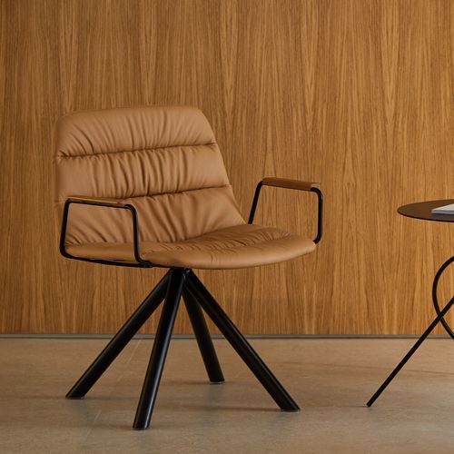 Maarten Lounge Chair - Swivel Base & Soft Upholstery with Arms