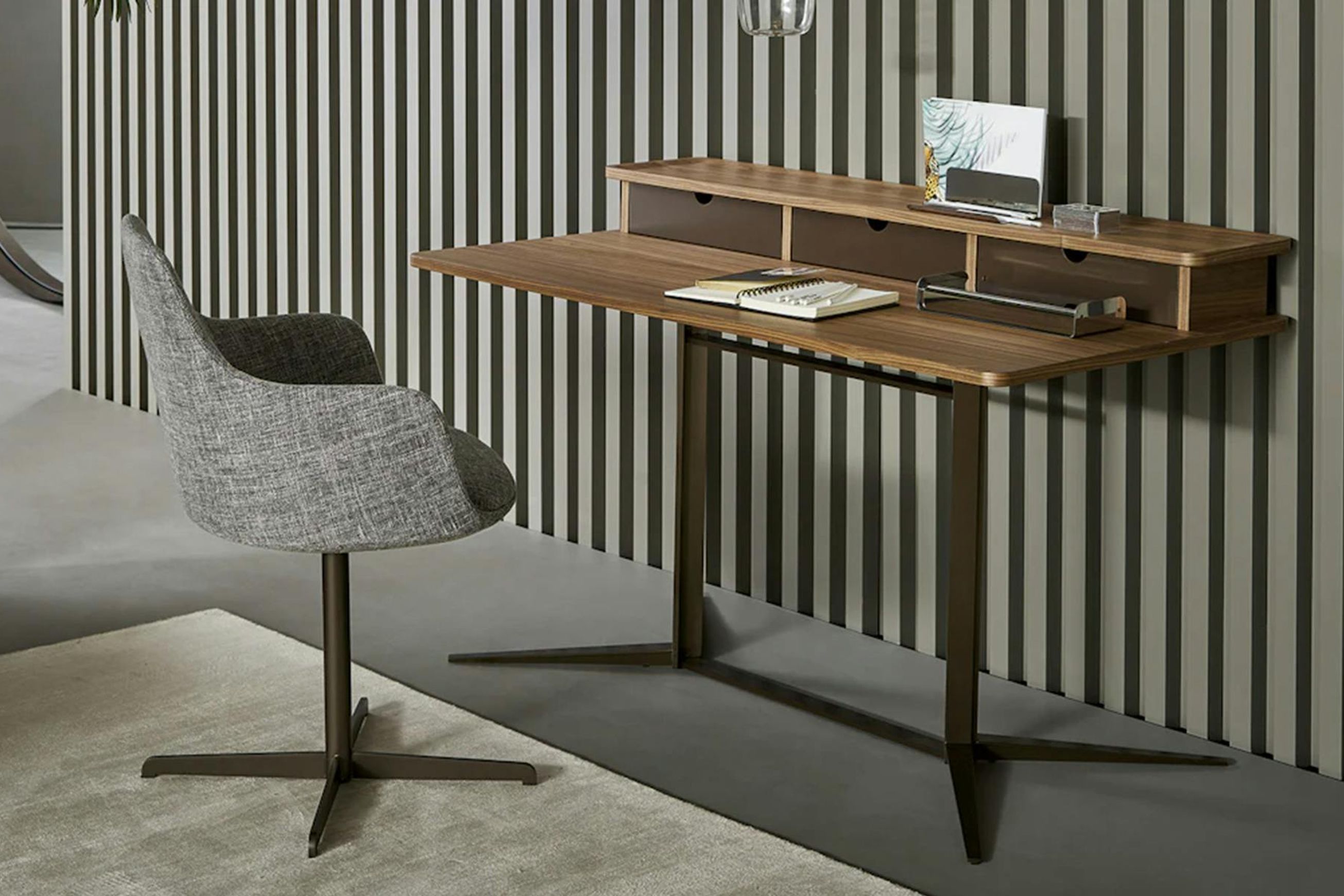 Nelson Desk